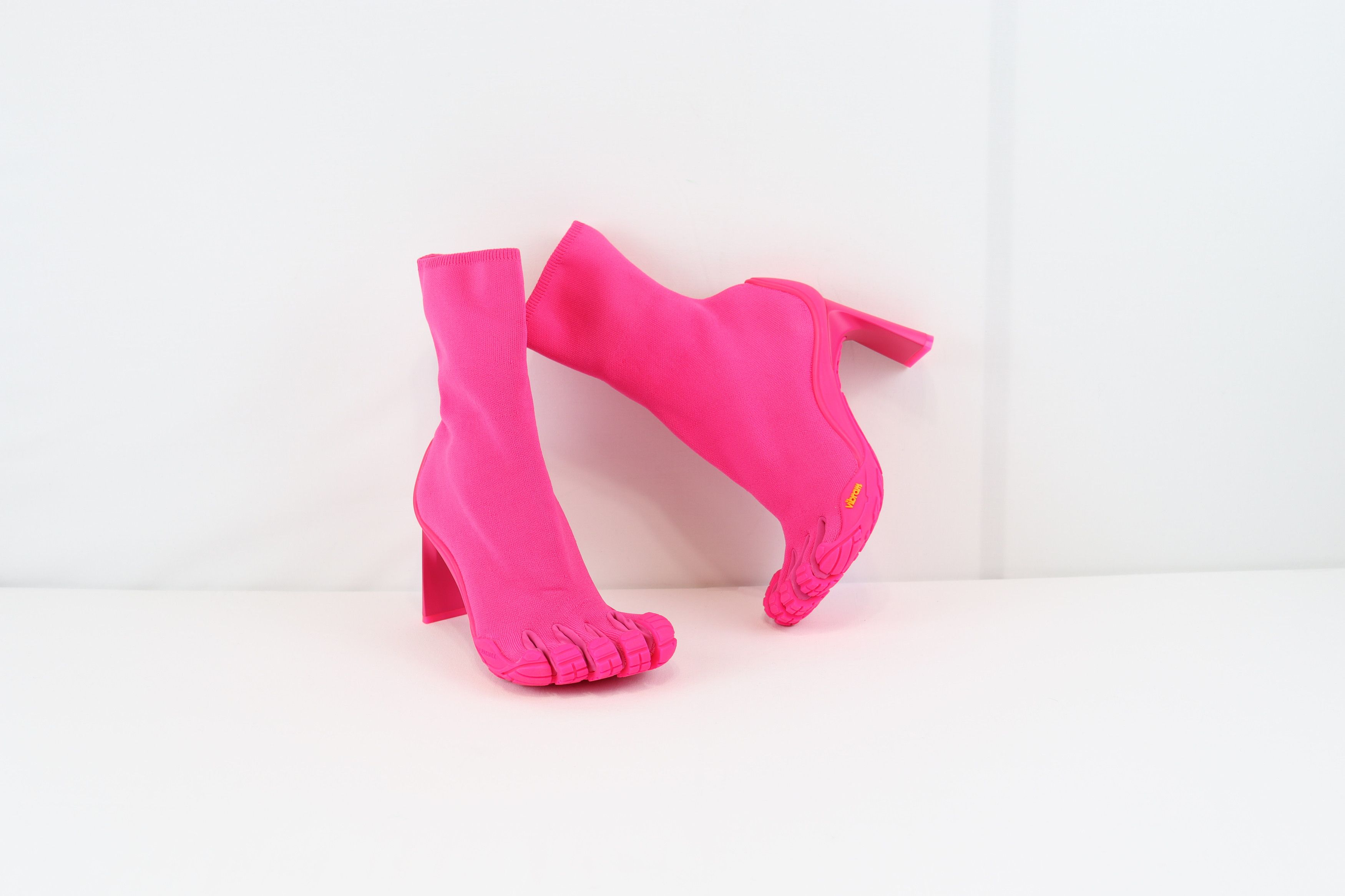 Balenciaga o1rshd1 Monocolor Knit Heeled Toe Boots in Fluo Pink Size US 7 / IT 37 - 11 Thumbnail