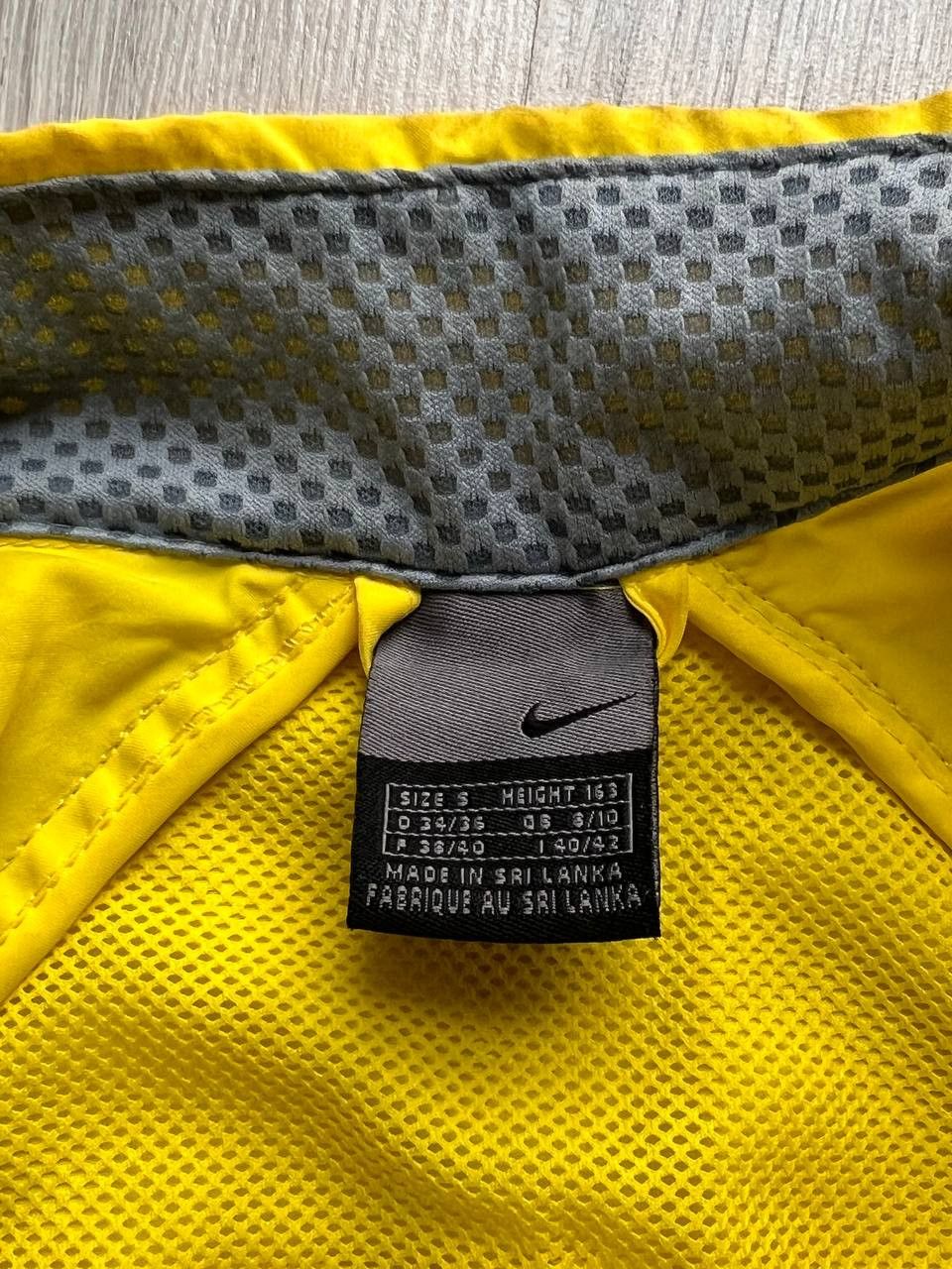 Nike Vintage Nike Running Jacket Nylon Size US S / EU 44-46 / 1 - 7 Thumbnail