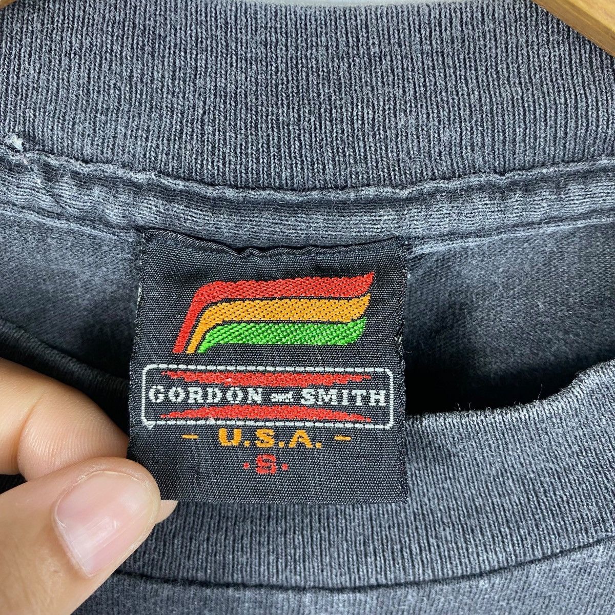 Vintage Vintage 90's GORDON & SMITH Surf Logo Graphic Faded Tee Size US S / EU 44-46 / 1 - 6 Thumbnail