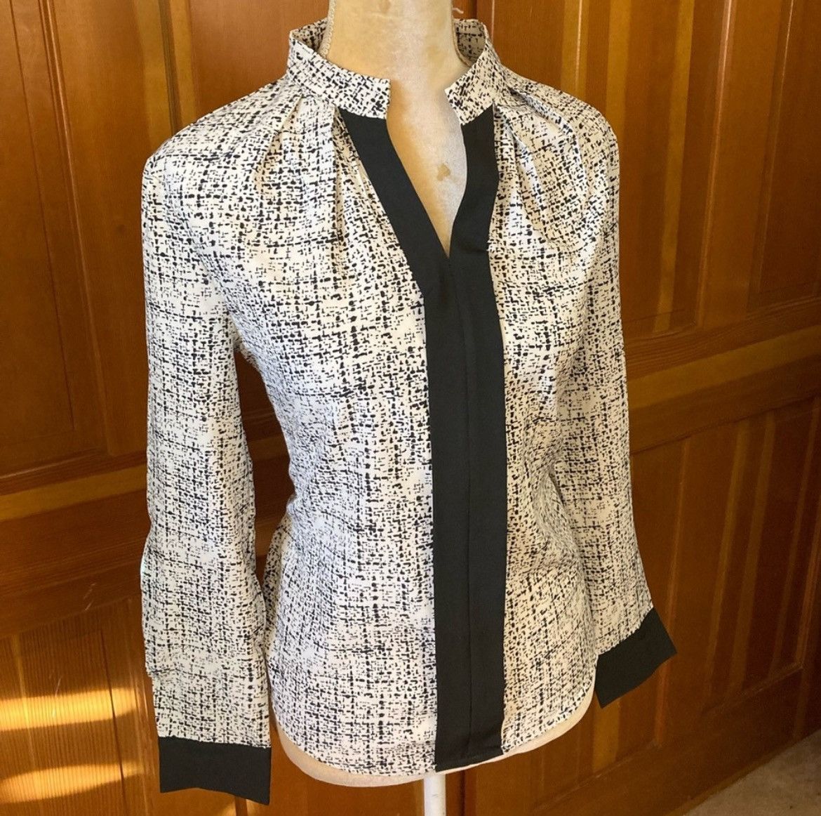 Designer × Other Nwt, Lavishly Paris Women’s Notched Blouse Size M / US 6-8 / IT 42-44 - 10 Thumbnail