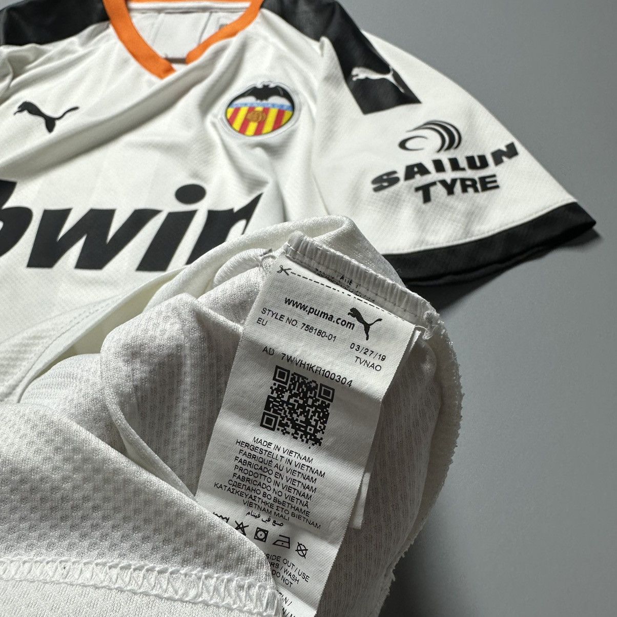 Puma VALENCIA PUMA 2019/2020 FOOTBALL HOME JERSEY #16 KANG IN Size US M / EU 48-50 / 2 - 13 Thumbnail