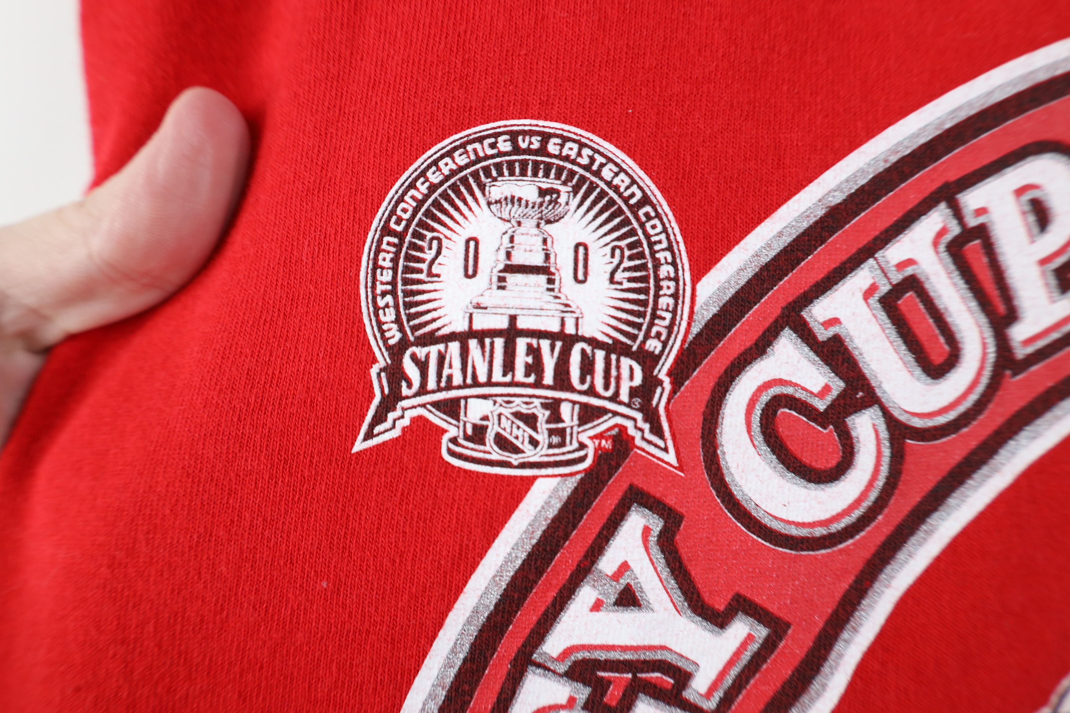Vintage Vintage 2002 Stanley Cup Champions Detroit Red Wings T-Shirt Size US XL / EU 56 / 4 - 5 Thumbnail