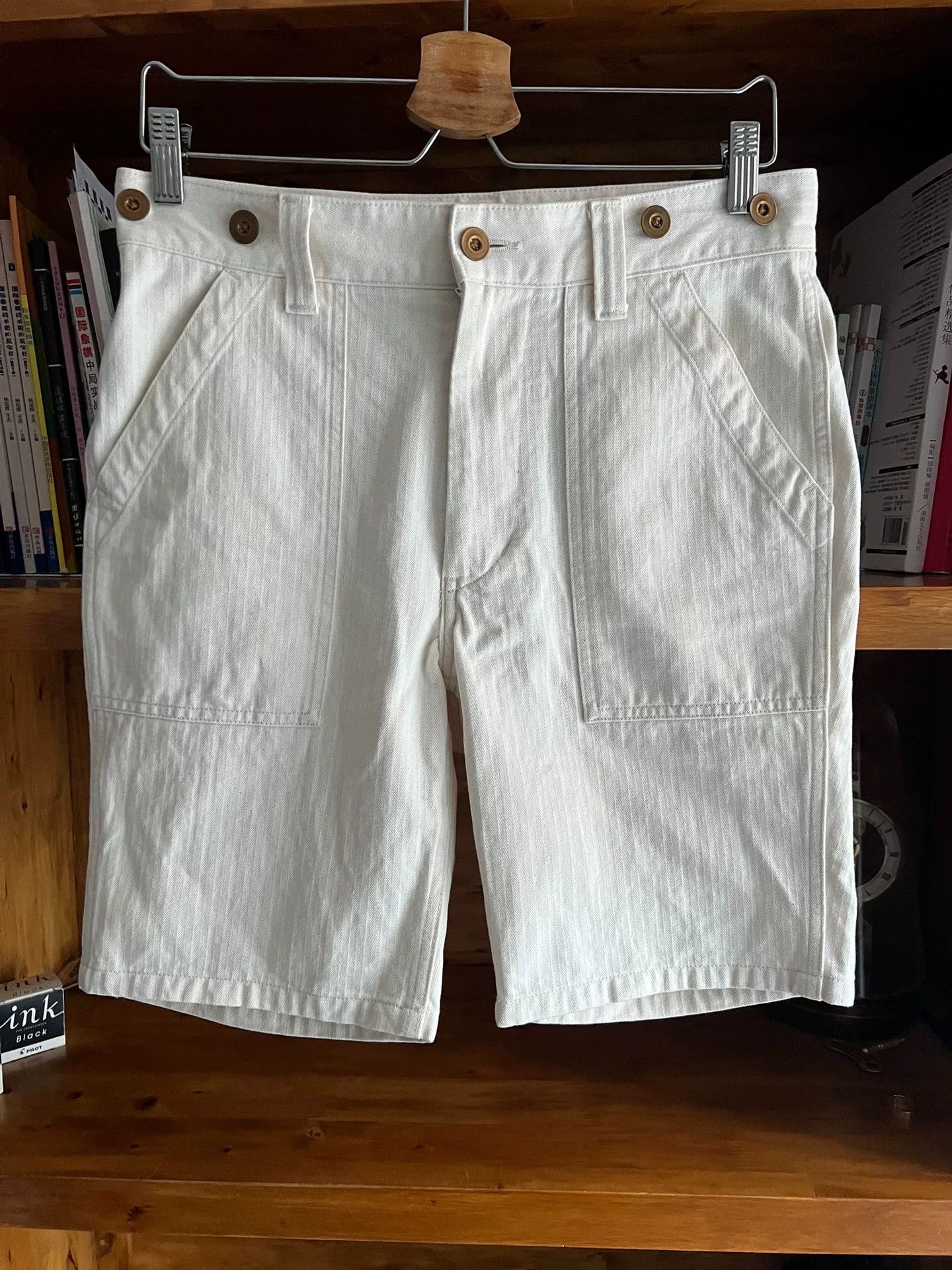 Nigel Cabourn Nigel Cabourn White Herringbone Cargo Shorts Size US 32 / EU 48 - 1 Thumbnail