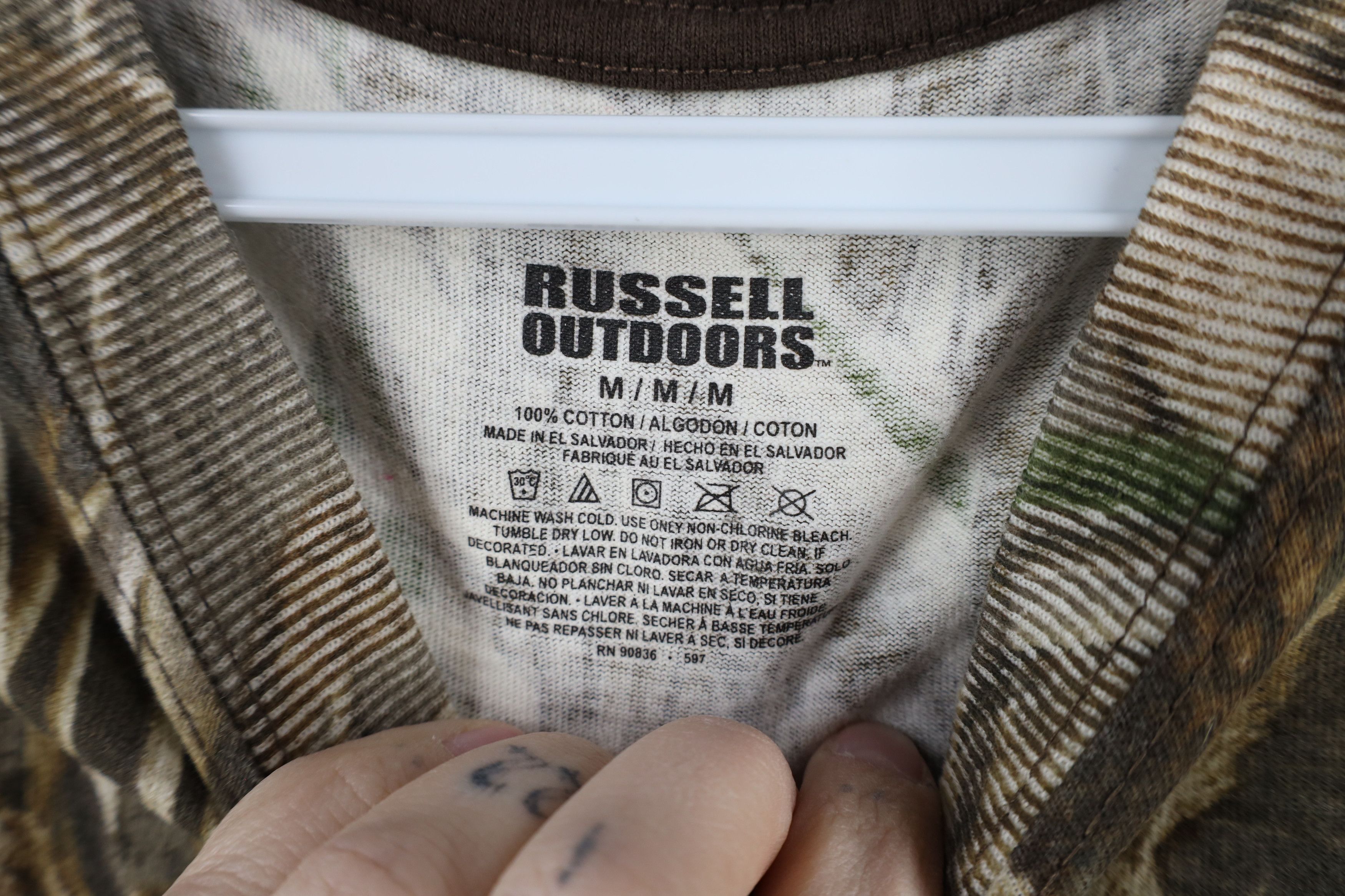Russell Athletic × Vintage Vintage Y2K Russell Athletic Realtree Camouflage T-Shirt Size US M / EU 48-50 / 2 - 6 Thumbnail
