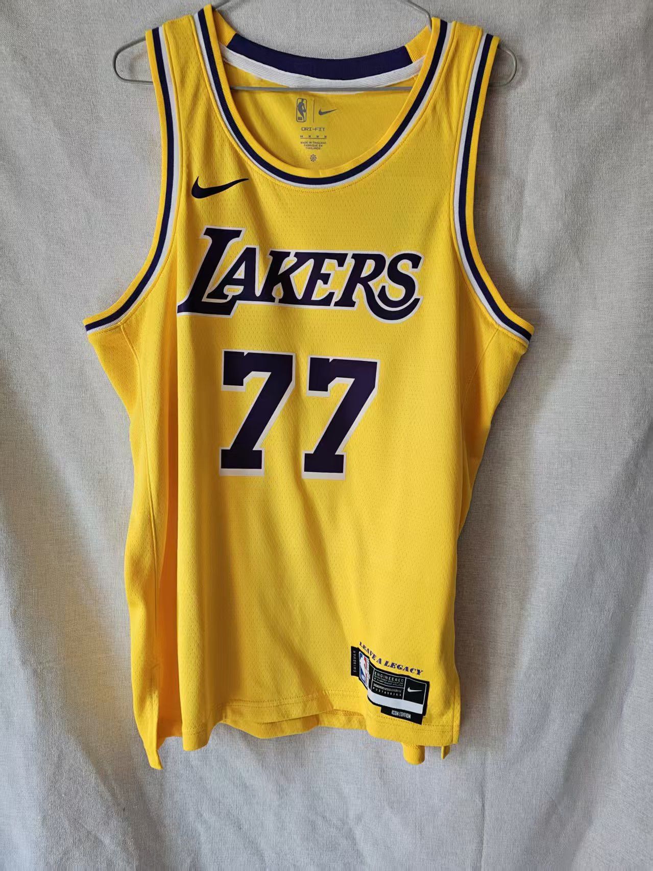 NBA Los Angeles Lakers 77 Luka Dončić Jersey Yellow Size US XL / EU 56 / 4 - 2 Thumbnail