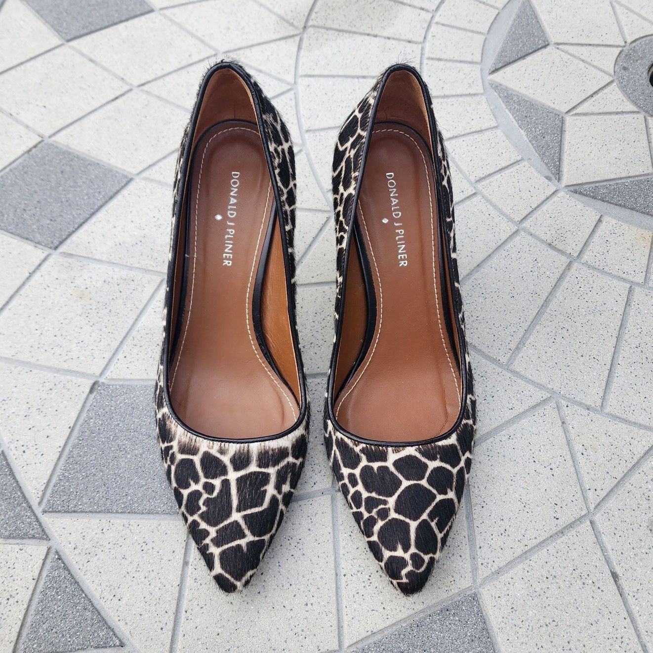 Donald Pliner Donald Pliner Treva Giraffe Exotic Fur Pointed Toe Pumps 8 Size US 8 / IT 38 - 6 Thumbnail