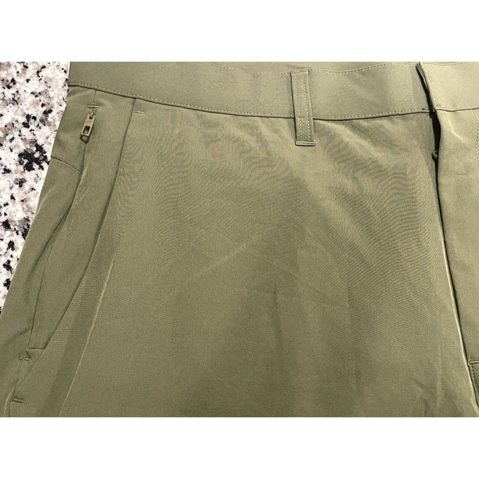 Fabletics Fabletics Pants Chino 39 Mens Regular Green Stretch Flat Front NWT Logo Casual Sports 31 Inseam 39 Waist Size US 39 - 2 Thumbnail
