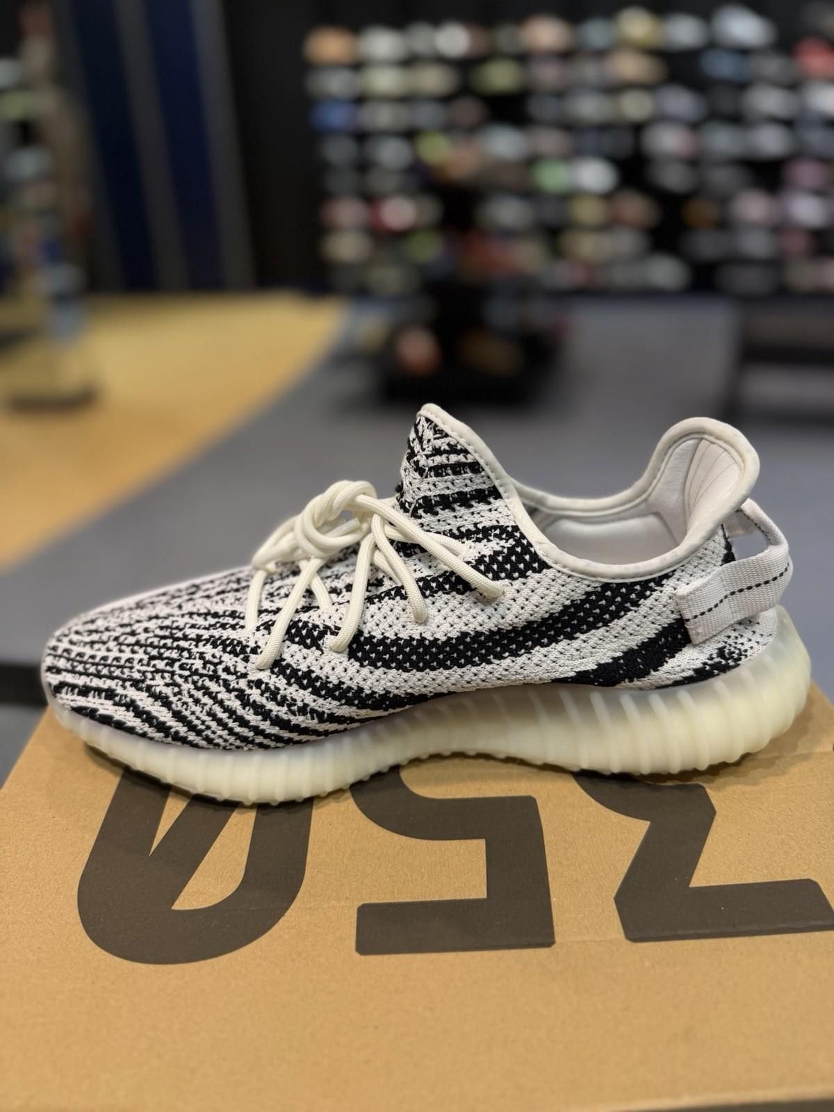 Adidas Size 10.5 - adidas Yeezy Boost 350 V2 Low Zebra Size US 10.5 / EU 43-44 - 10 Thumbnail