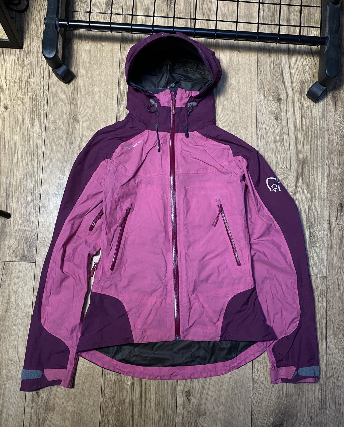 Norrona Norrona Falketind Gore-Tex Jacket Women’s Size S Size S / US 4 / IT 40 - 1 Thumbnail
