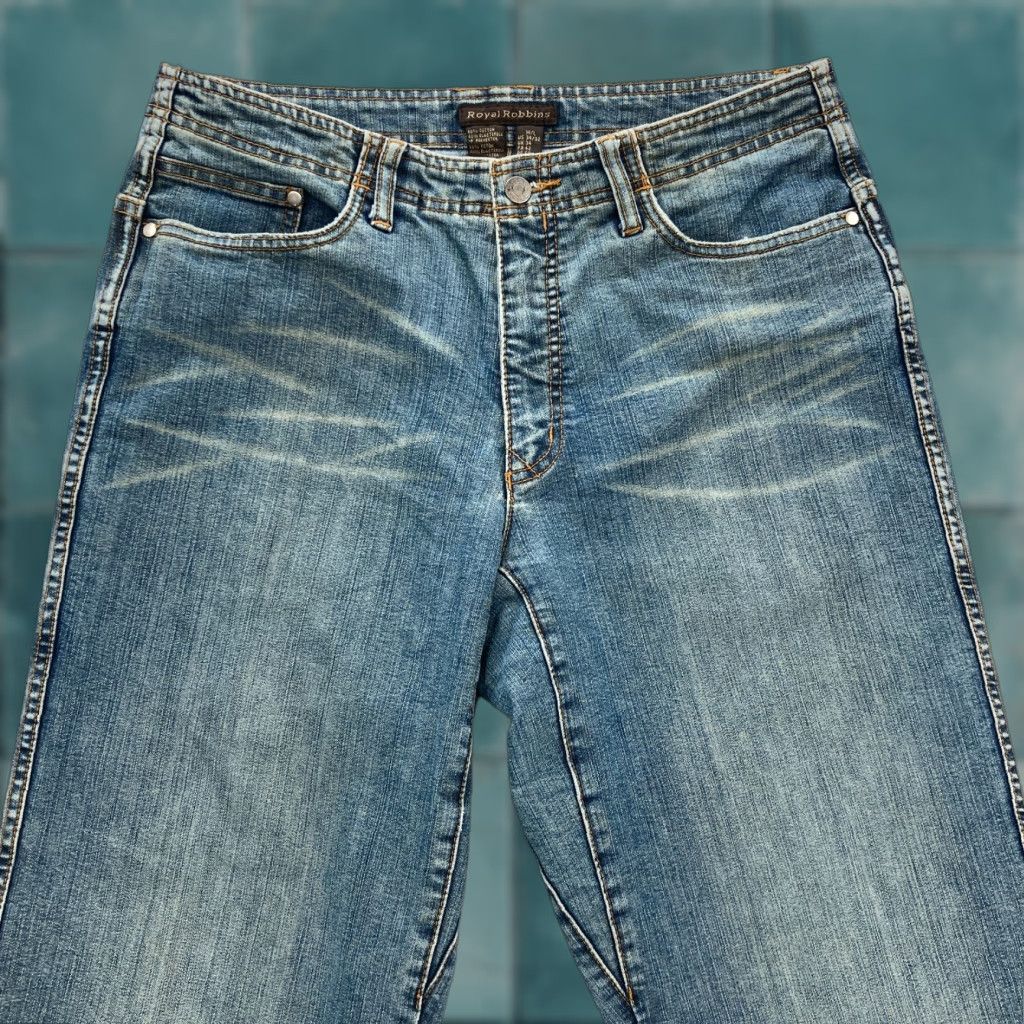 Royal Robbins VINTAGE Royal Robbins Jeans Mens 34x32 Relaxed Straight Leg Blue Denim Hong Kong Size US 34 / EU 50 - 1 Thumbnail
