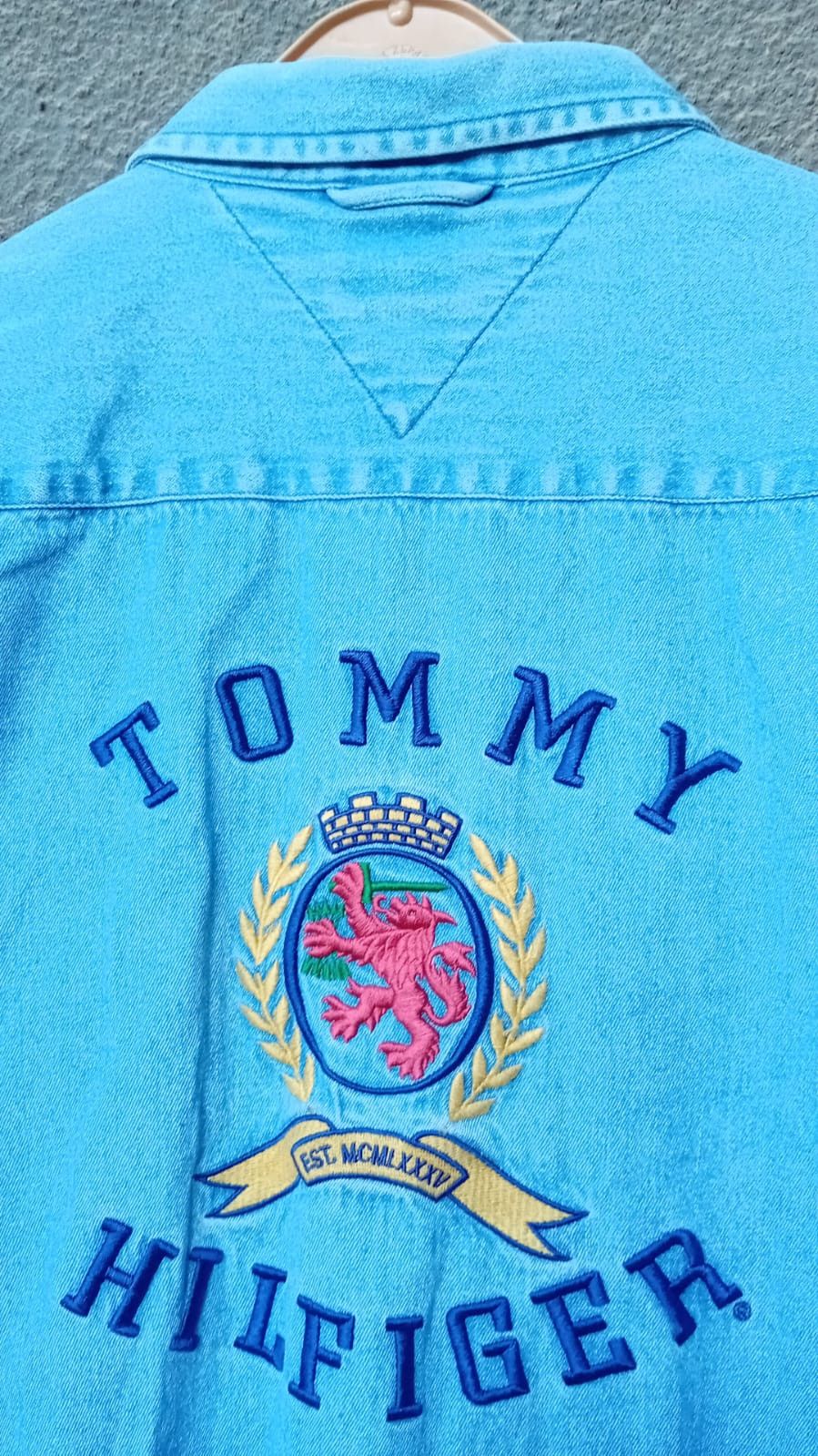 Tommy Hilfiger × Vintage Tommy Hilfiger Vintage Denim Shirt Big Back Spell Out sz L Size US L / EU 52-54 / 3 - 7 Thumbnail