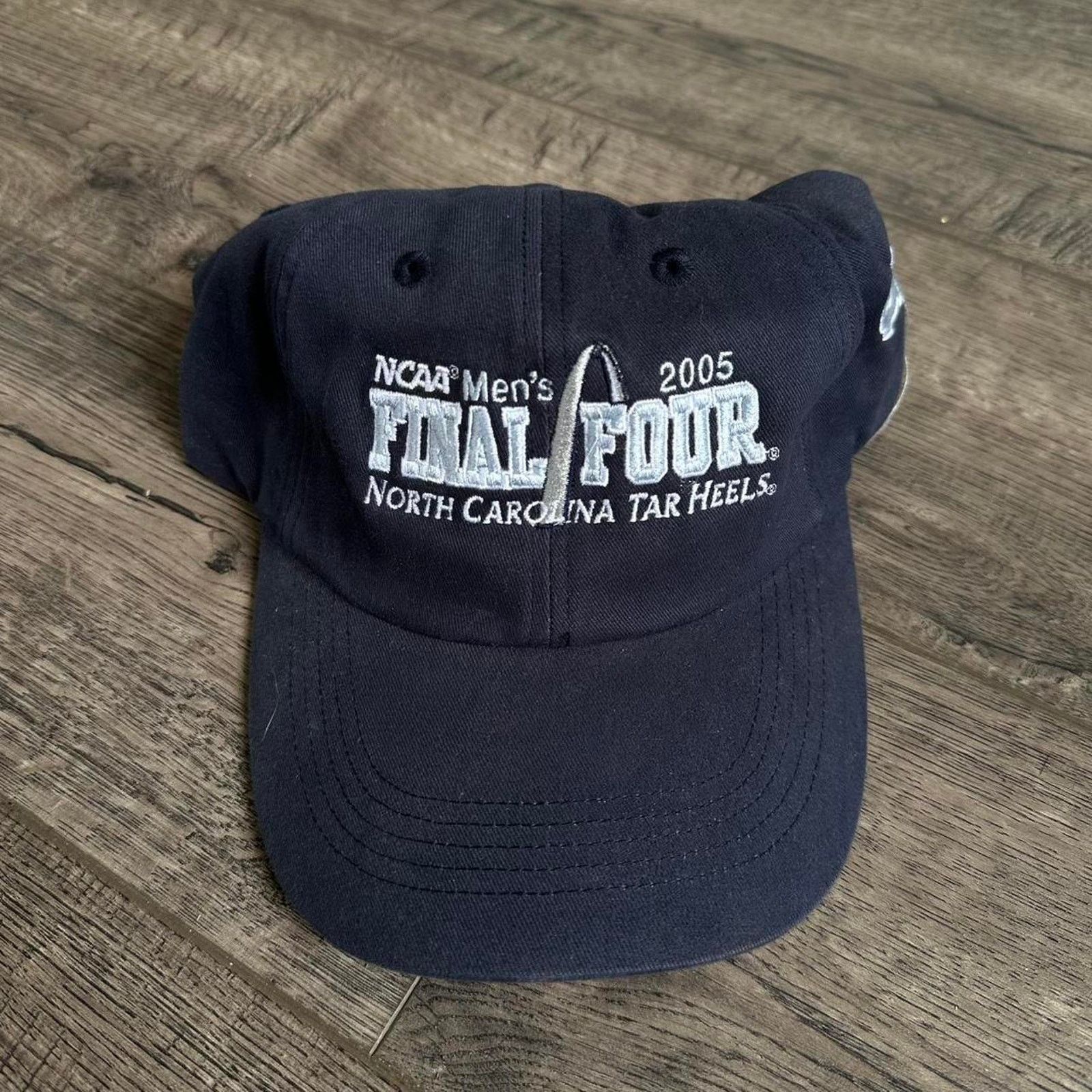 NCAA × Vintage Vintage 2005 Tar Heels UNC Final Four College Basketball Hat Size ONE SIZE - 2 Thumbnail