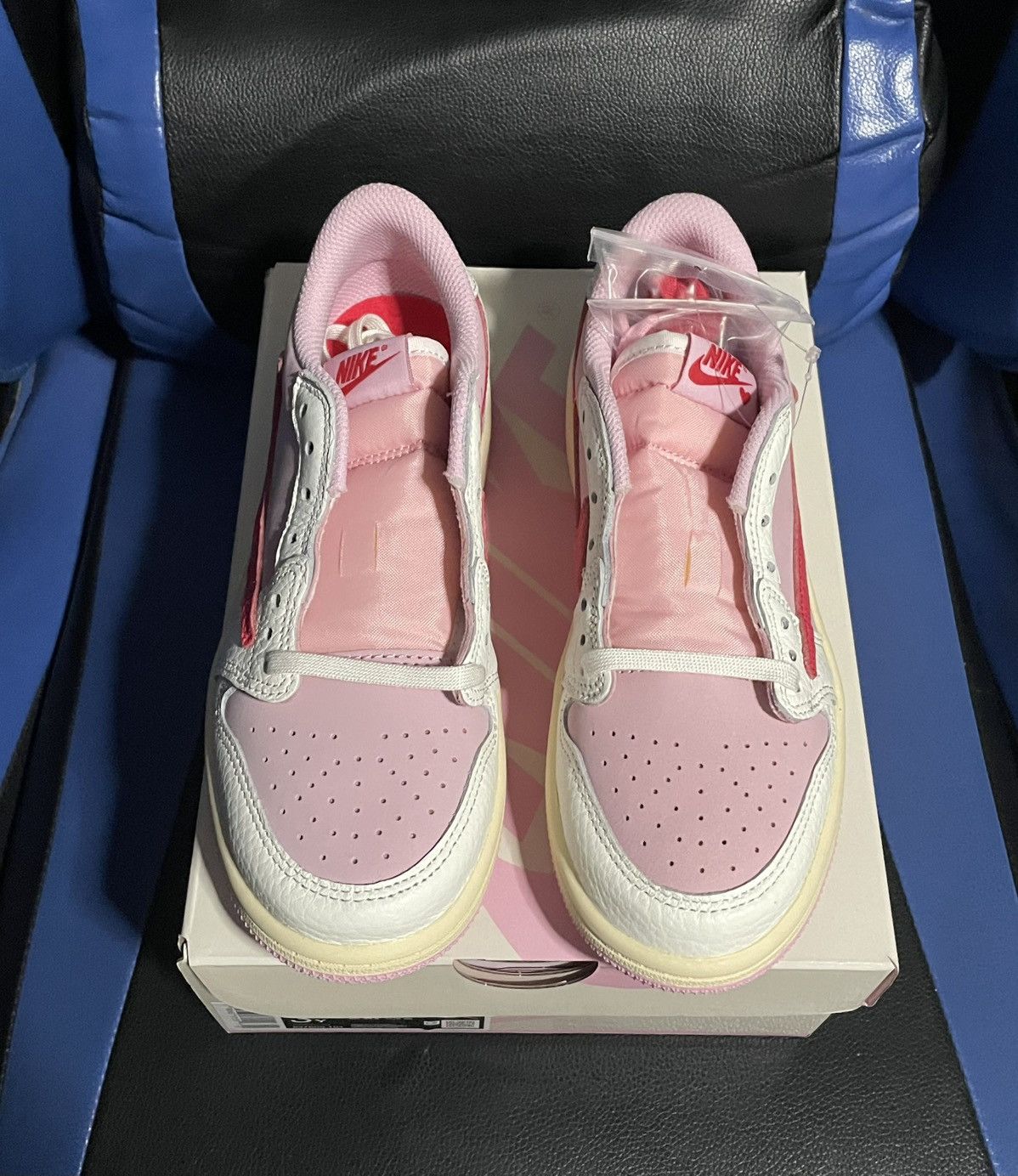 Jordan Brand × Travis Scott Jordan 1 Low Travis Scott Sail Tropical Pink (PS) Size 3Y Size US 5 / EU 37 - 5 Thumbnail