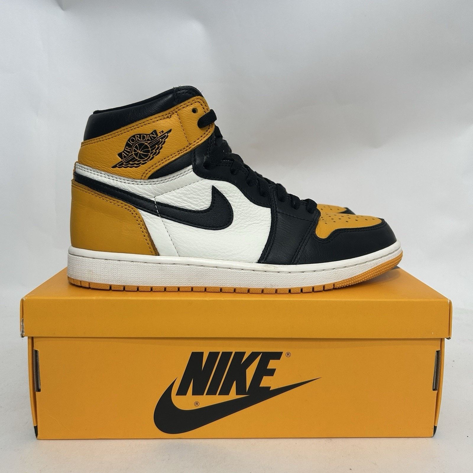 Jordan Brand Nike Air Jordan 1 Retro High OG “Taxi/Black-Sail” Size US 9.5 / EU 42-43 - 3 Thumbnail