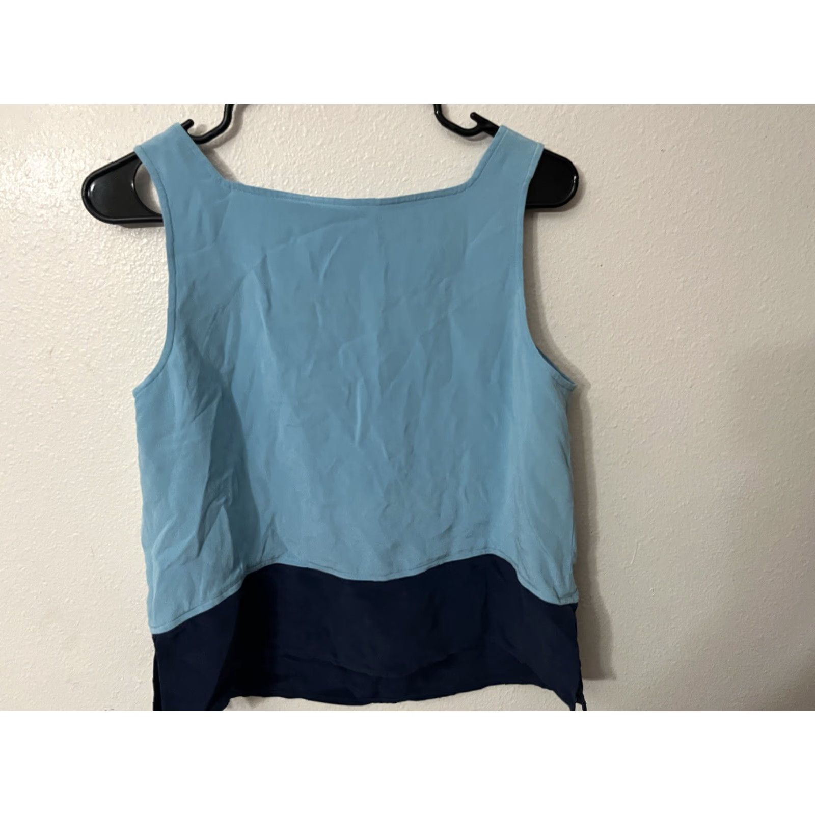 Saks Fifth Avenue VINTAGE Saks Fifth Avenue Silk Sleeveless Tank Top Large Blue Navy Trim Womens Size L / US 10 / IT 46 - 3 Thumbnail