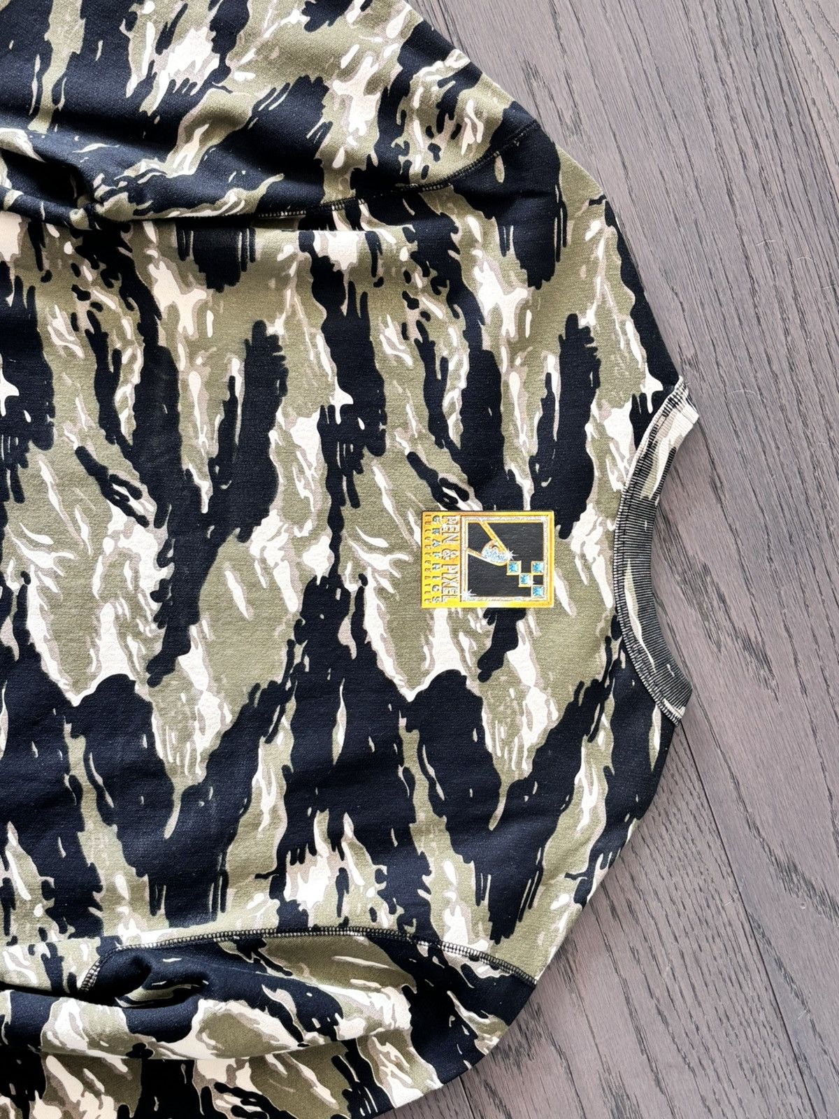 Other Octobers very own camo pen & pixel crewneck Size US XS / EU 42 / 0 - 3 Thumbnail