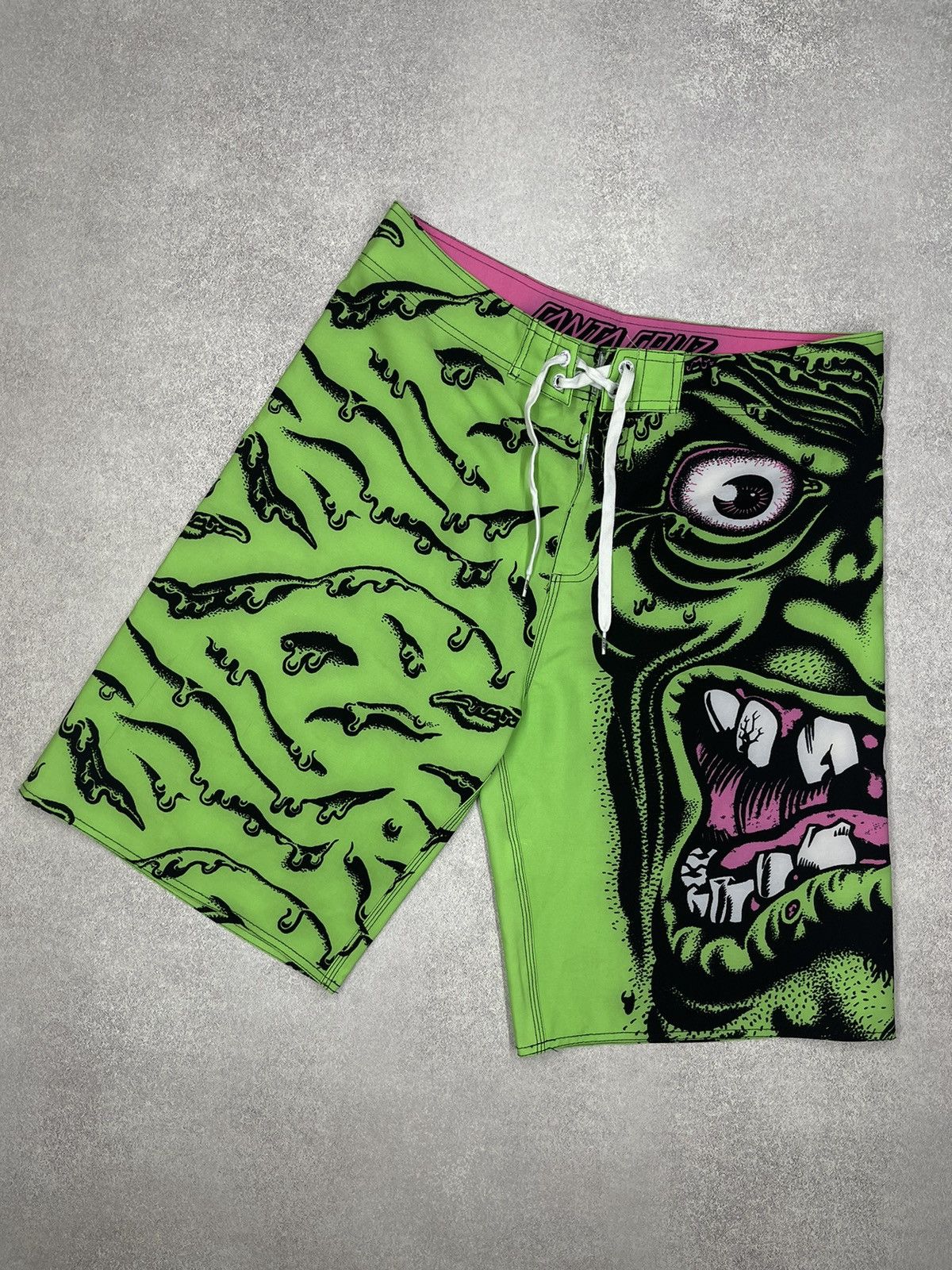 Santa Cruz Skateboards Vintage Santa Cruz Skateboarding Shorts Full Print Big Logo Size US 36 / EU 52 - 1 Thumbnail