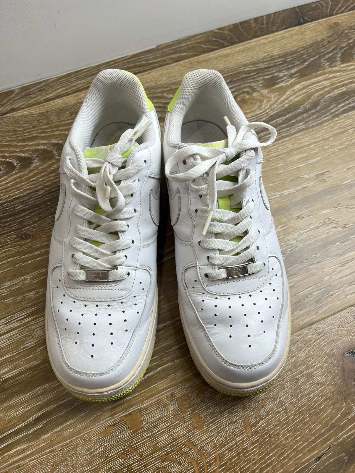 Nike Nike air force 1s white volt sneakes Size US 8.5 / EU 41-42 - 2 Thumbnail