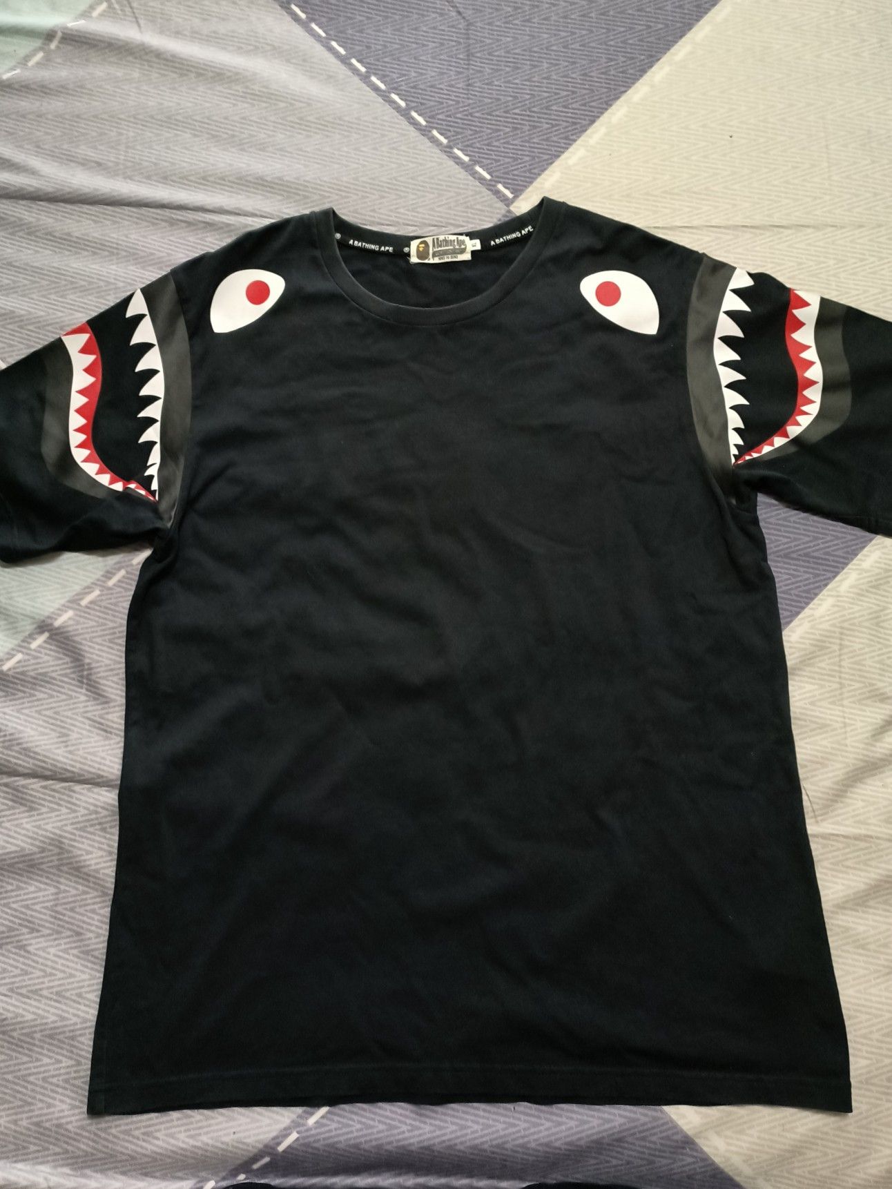 Bape A Bathing Ape Shark Graphic T-Shirt Size XL Size US XL / EU 56 / 4 - 1 Thumbnail