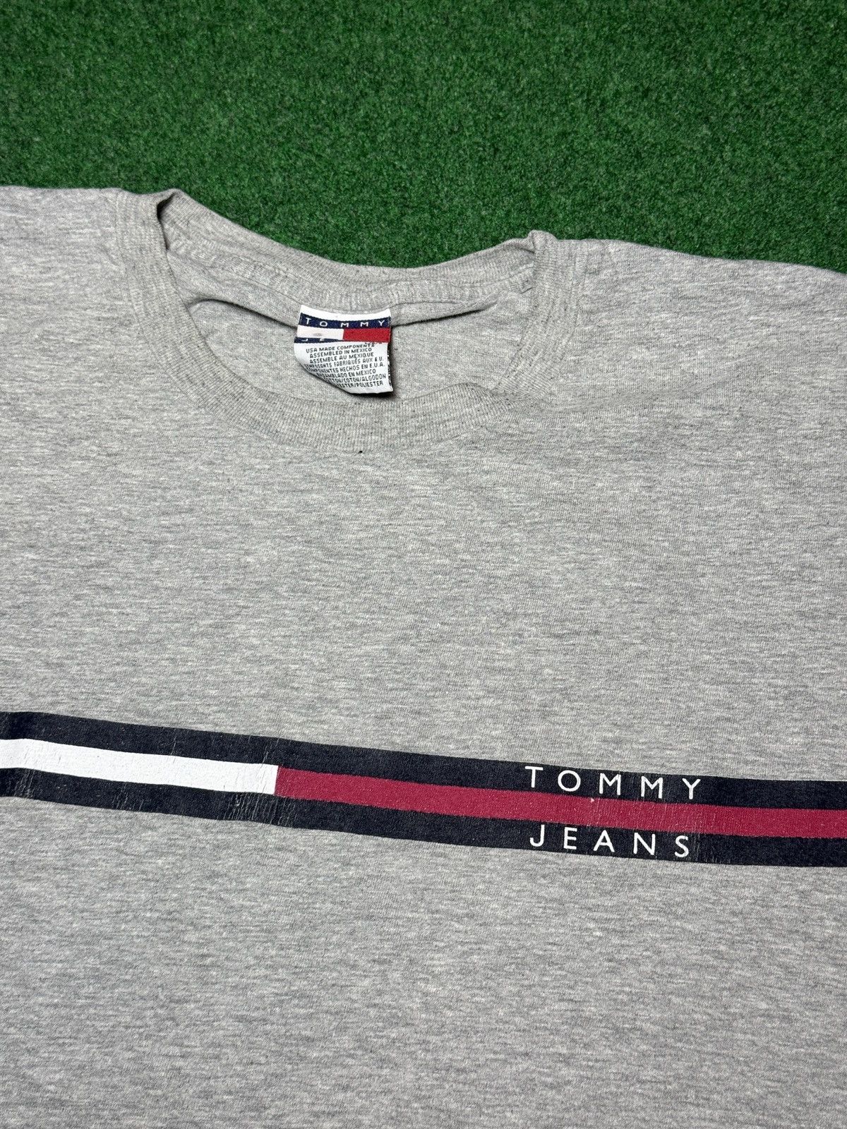 Tommy Hilfiger Vintage Tommy Hilfiger 90s Flag Logo Large Grey T Shirt Size US L / EU 52-54 / 3 - 2 Thumbnail