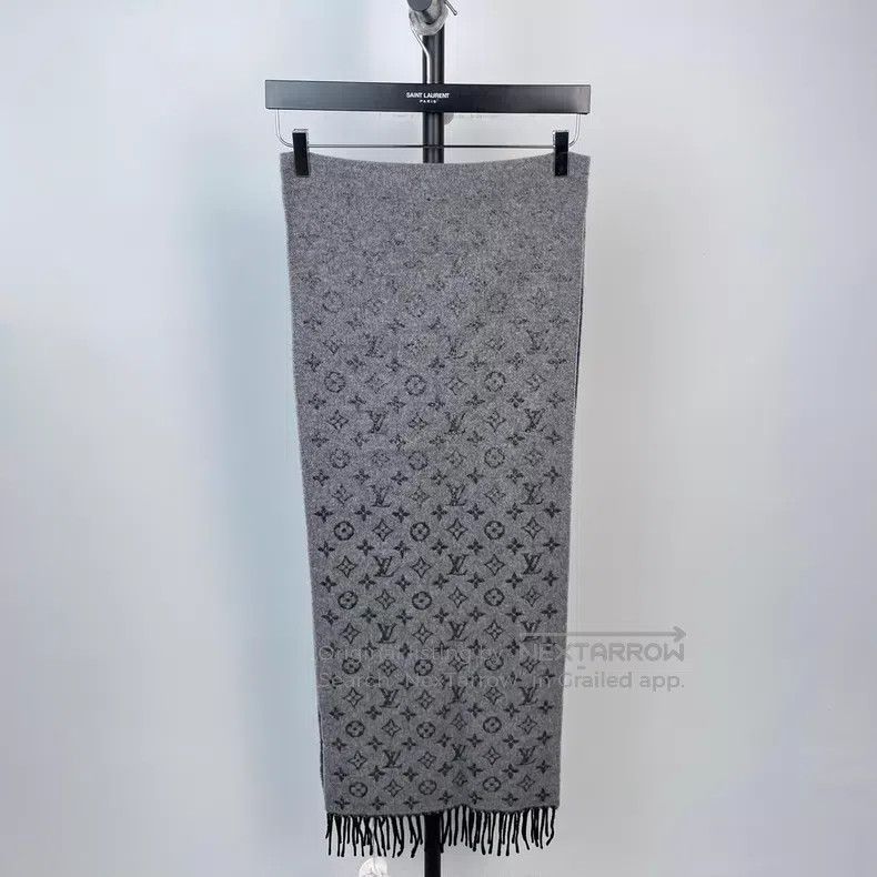 Louis Vuitton Louis Vuitton Black and Grey Gradient Full Printed Cashmer Size ONE SIZE - 2 Thumbnail