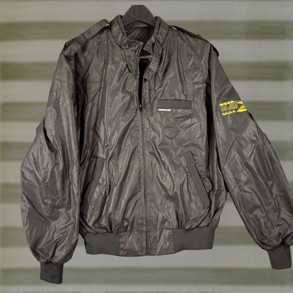 Members Only VINTAGE Members Only Bomber Jacket Mens 40 Black Austin Radio Station Logo Full Zip Lined Stand Up Neck VTG Size US XXS / EU 40 - 1 Thumbnail