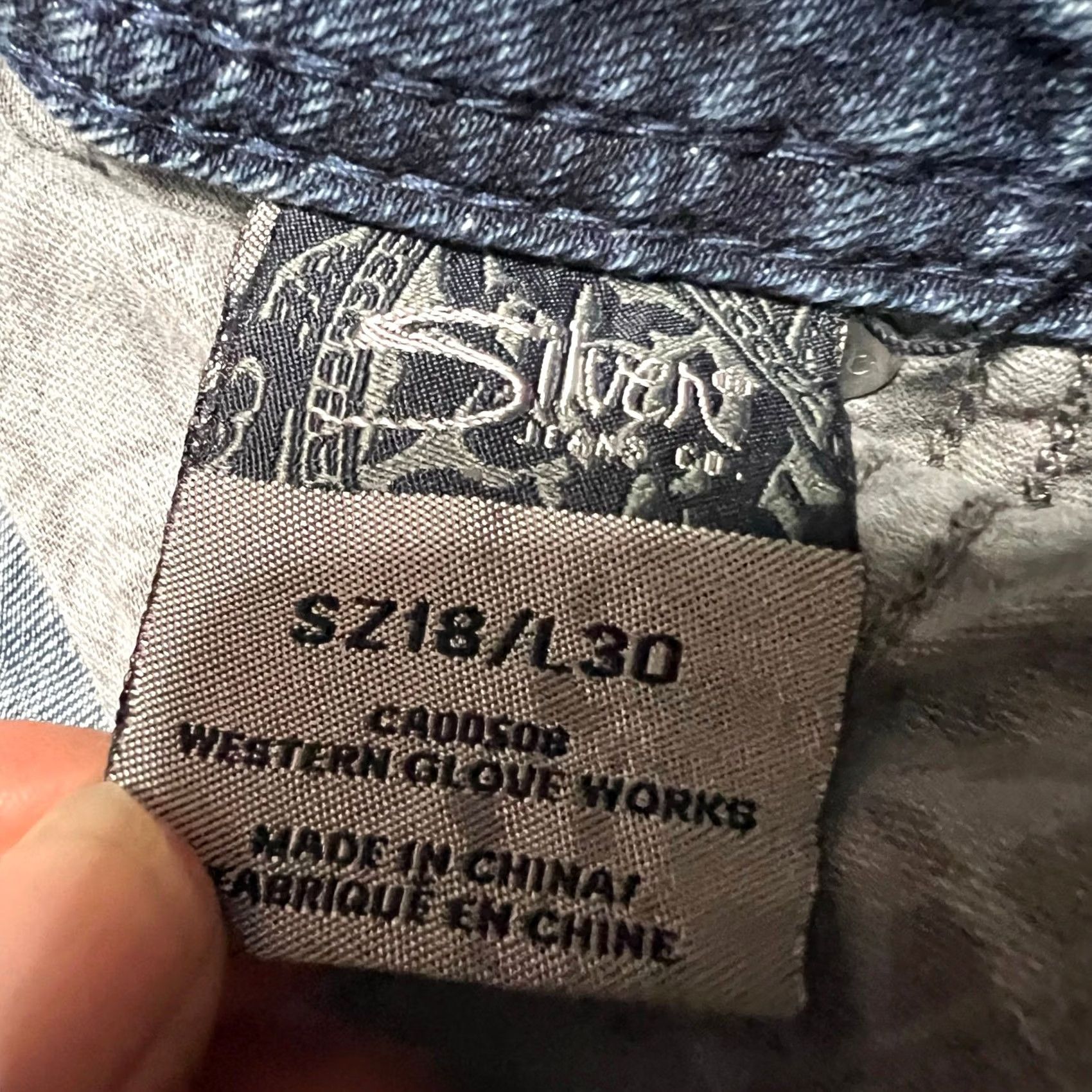Silver Jeans Co. VINTAGE? No. (But: The item is not vintage per given data.) Size 40" / US 18 - 6 Thumbnail