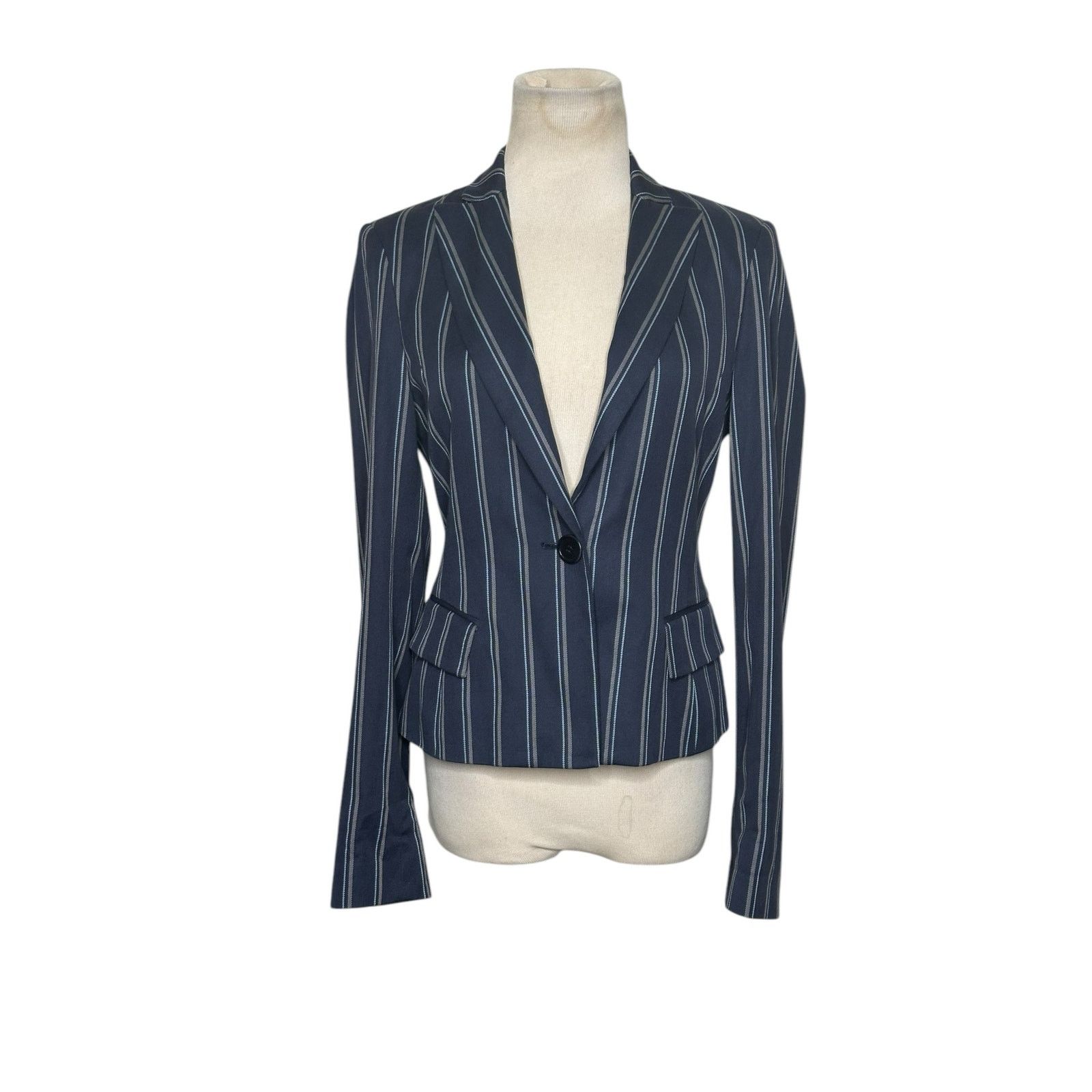 Bcbgmaxazria BCBGMaxAzria pinstripes long sleeves blazer size XS Size XS / US 0-2 / IT 36-38 - 7 Thumbnail