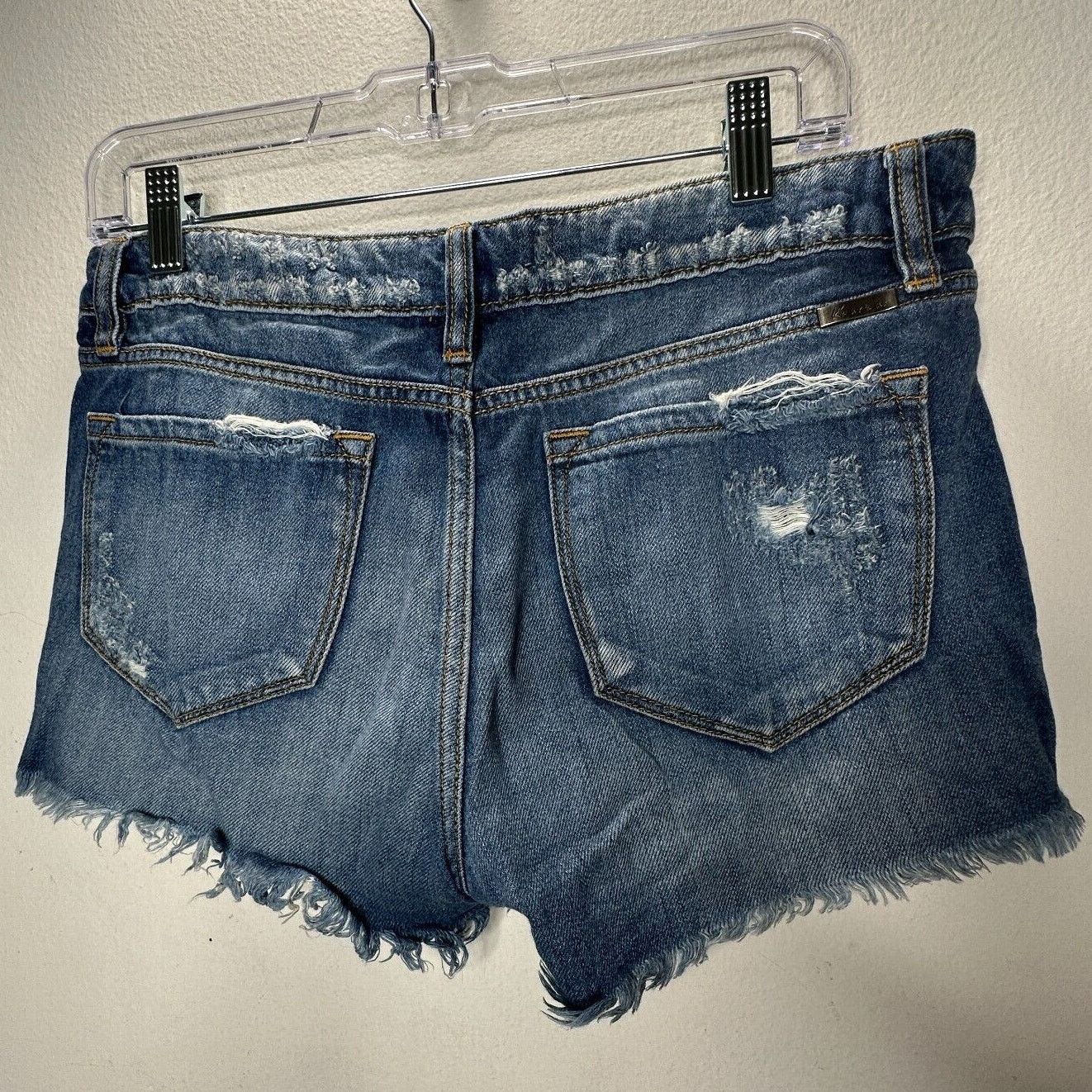 Other Kancan Medium Wash Mid-Rise Distressed Raw Hem Shorts 28 Size 28" / US 6 / IT 42 - 4 Thumbnail