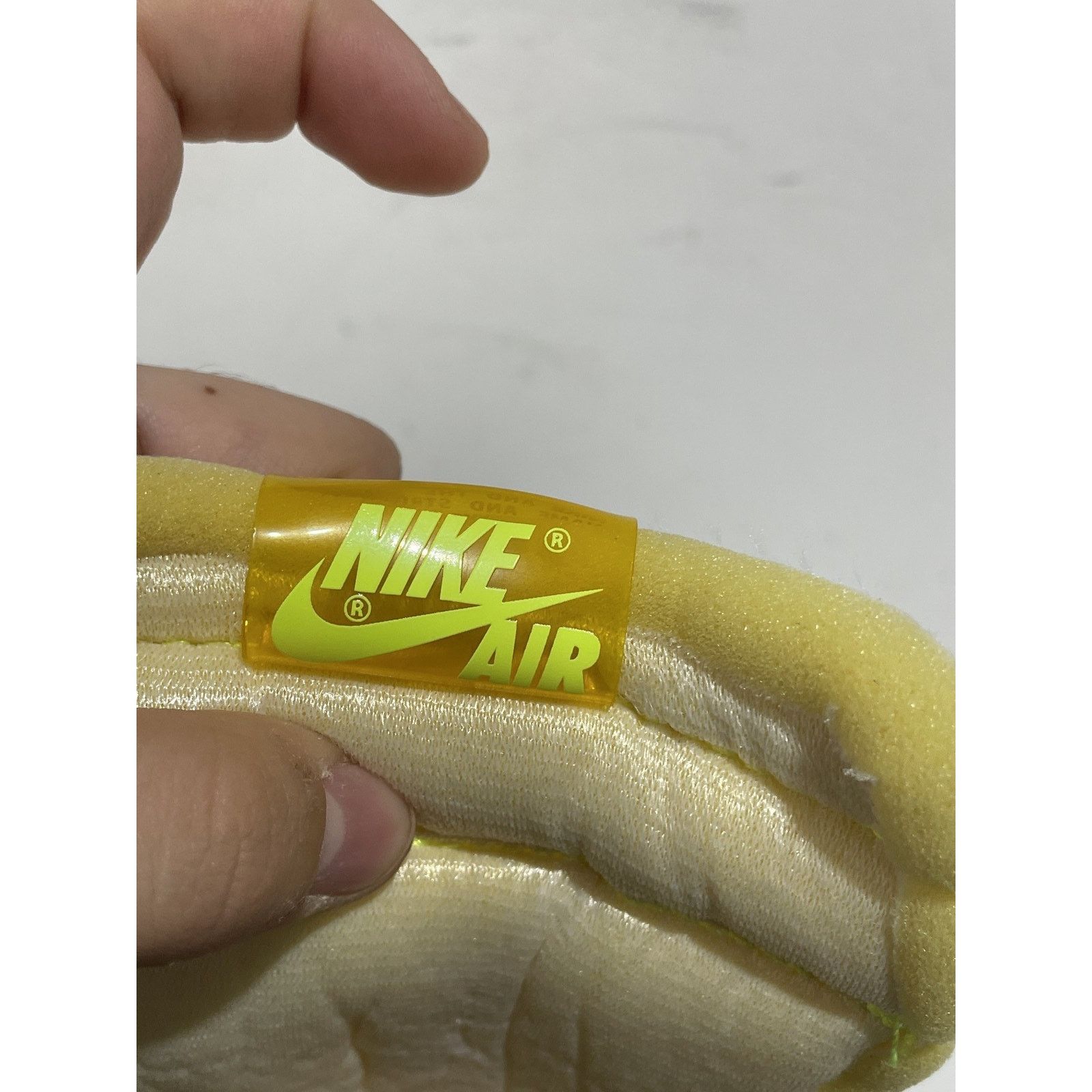 Jordan Brand NIKE JORDAN 1 HIGH WHITE BLACK VOLT UNIVERSITY GOLD Size US 10.5 / EU 43-44 - 4 Thumbnail