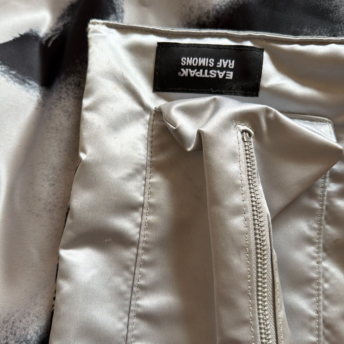 Eastpak × Raf Simons Raf Simons Eastpak Boy Poster Oversized Zip Tote Size ONE SIZE - 6 Thumbnail