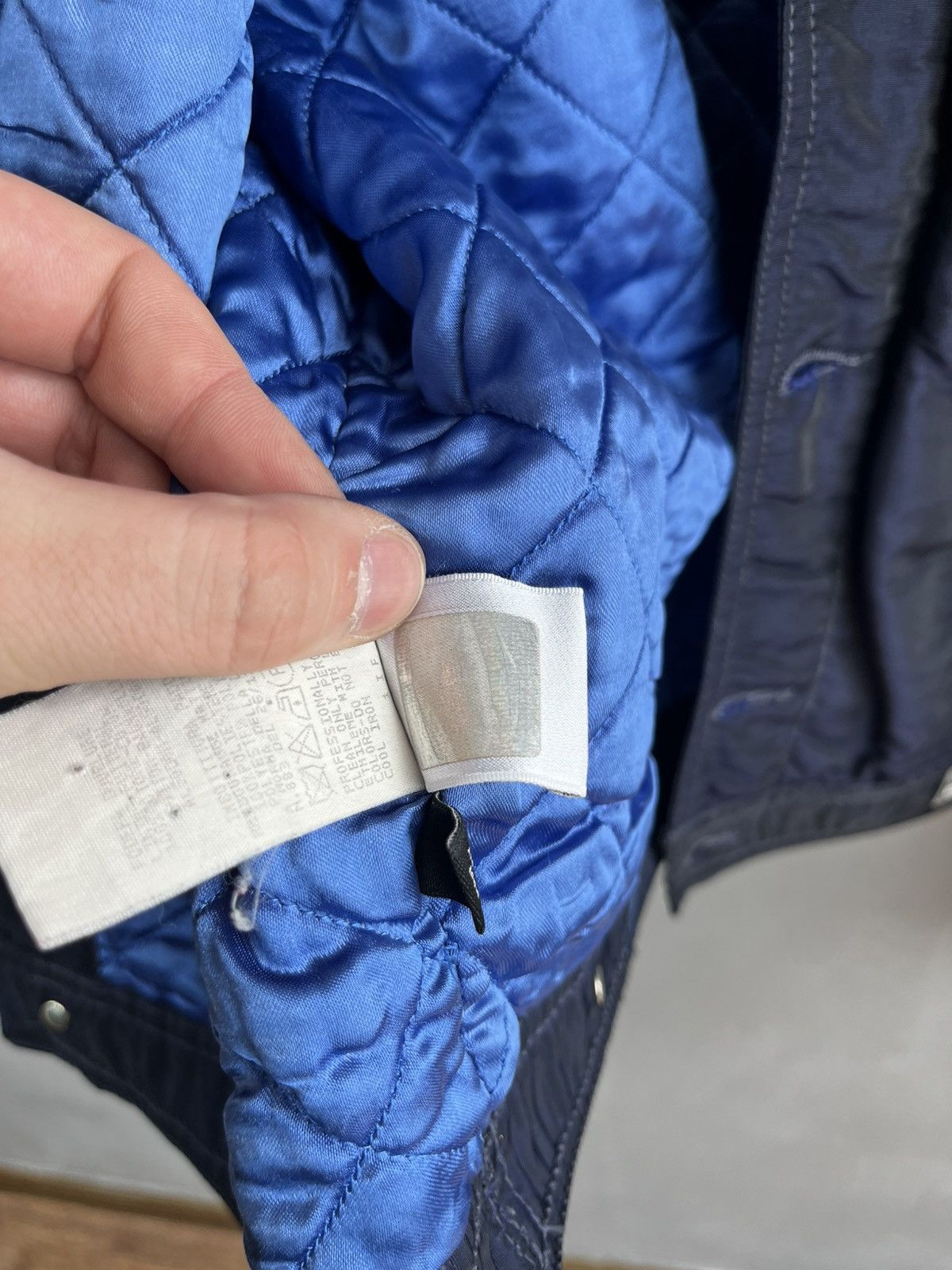 Versace Jeans Couture Versace bomber jacket vintage 90s Size US L / EU 52-54 / 3 - 15 Thumbnail