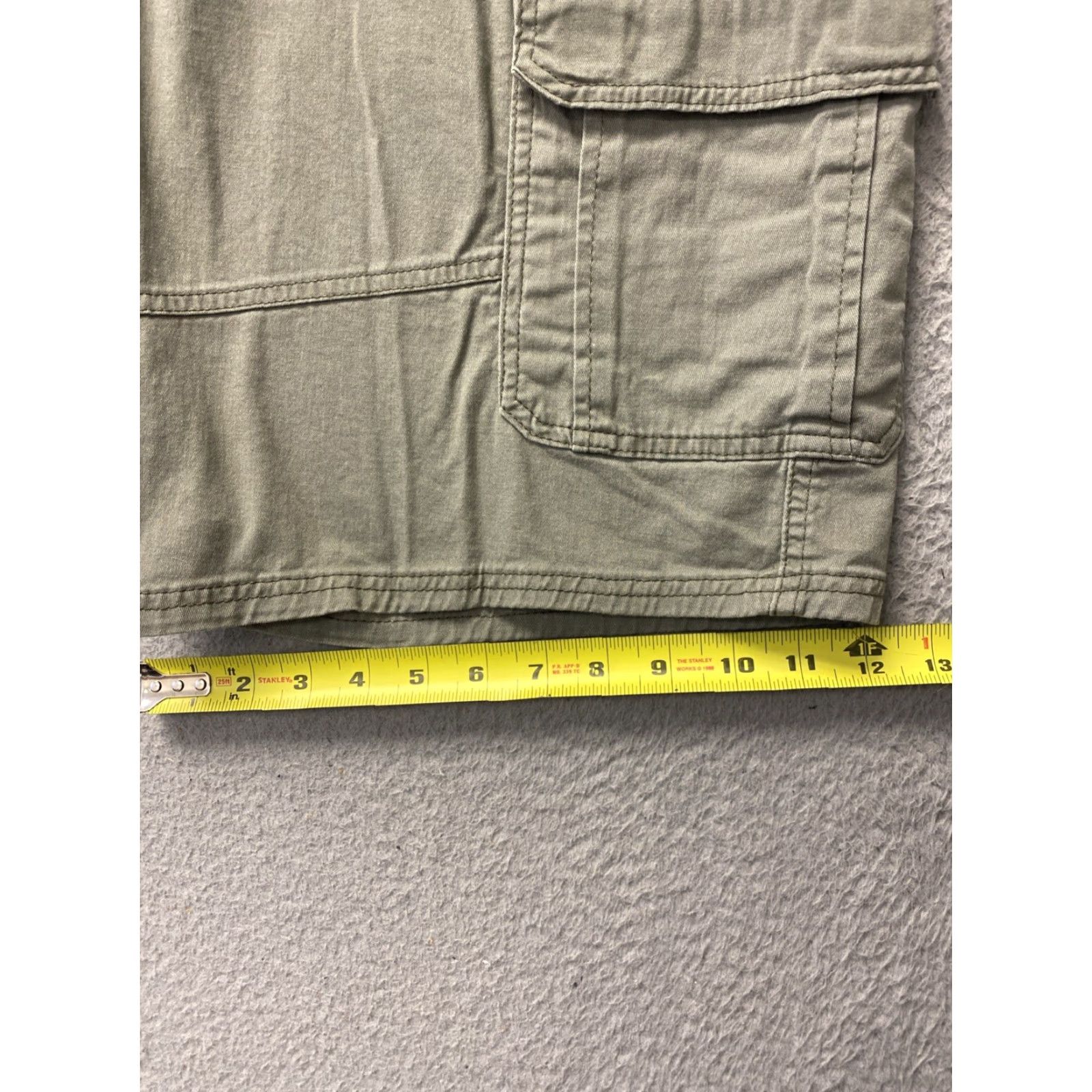 Wrangler VINTAGE? No. Wrangler Cargo Shorts Green Relaxed Fit 44 Casual Men Cotton Blend 10" Inseam Belt Loops Multiple Pockets 121-40 Size US 44 / EU 60 - 7 Thumbnail