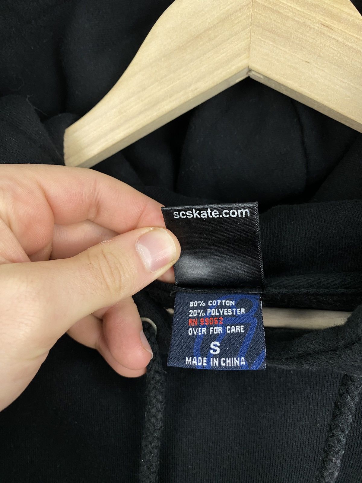 Santa Cruz Skateboards 🇺🇸 Vintage Y2K Santa Cruz Skateboards Hoodie Rare Retro Hype Size US S / EU 44-46 / 1 - 11 Thumbnail