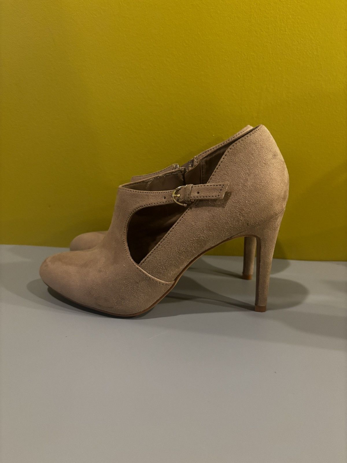 Other Beige suede 4” heels2705 Size US 7.5 / IT 37.5 - 2 Thumbnail