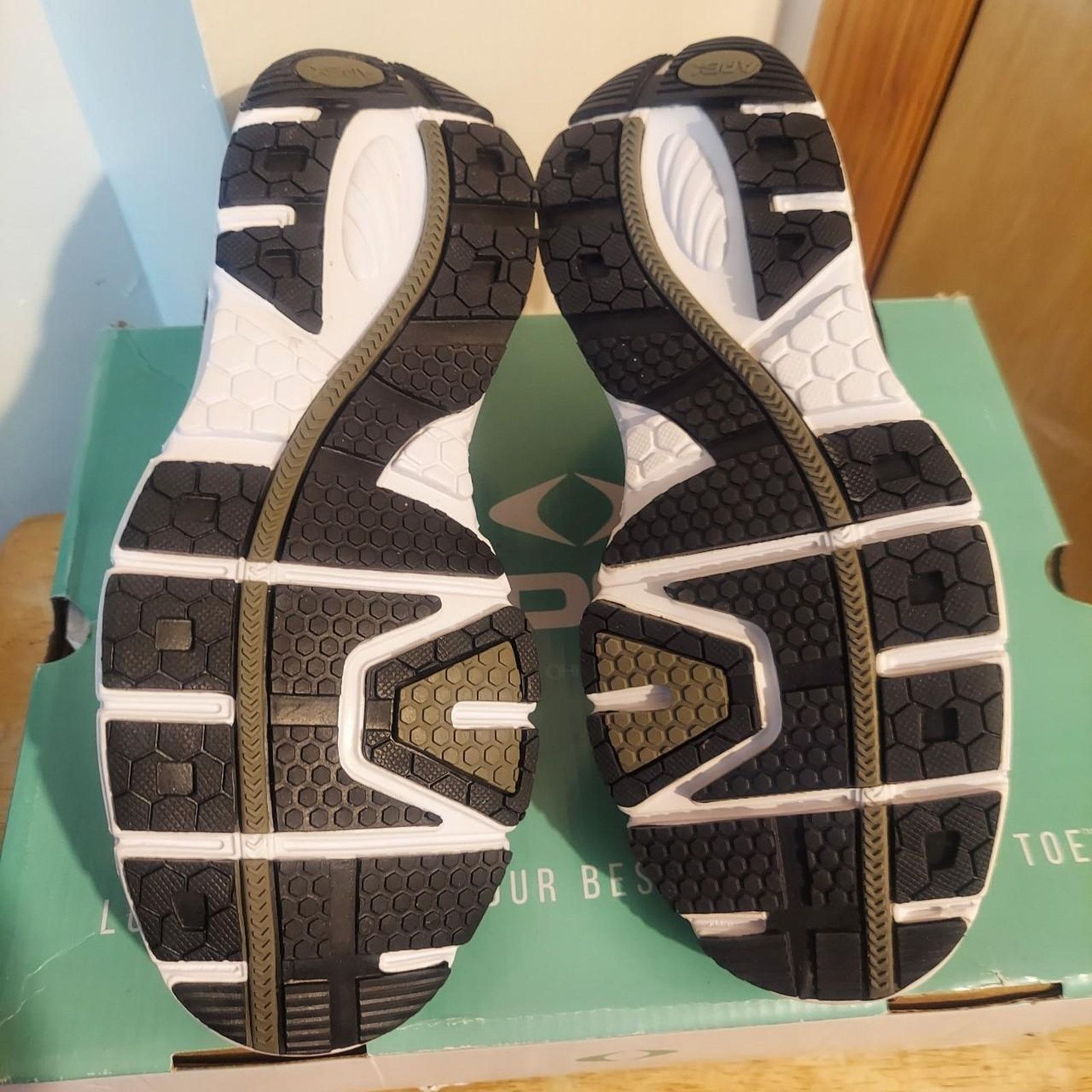 Apex Apex Bolt A7000 Men's US 7 X-Wide Knit Running Sneakers NWOT Size US 7 / EU 40 - 8 Thumbnail