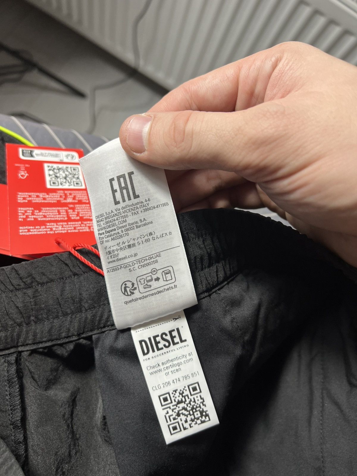 Diesel Diesel Crinkle Nylon Tech Track Pants Black/Neon Size 48 W32 Size US 32 / EU 48 - 16 Thumbnail