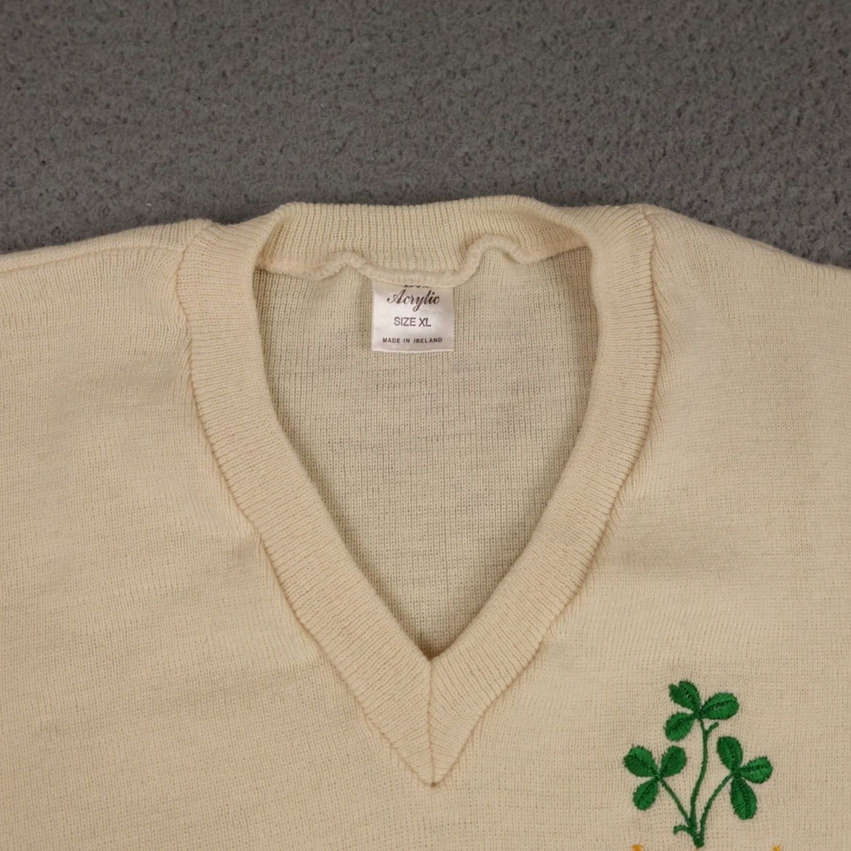 Vintage VINTAGE Ireland Sweater Mens L Brown V-Neck Embroidered Acrylic 80s 90s Size US L / EU 52-54 / 3 - 5 Thumbnail