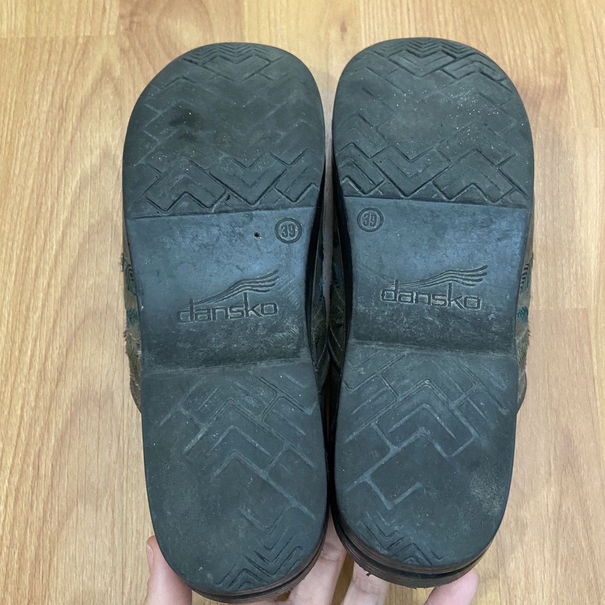 Dansko Dansko Women’s Distressed Leaf Boho Clogs Size 39 Size US 9 / IT 39 - 6 Thumbnail