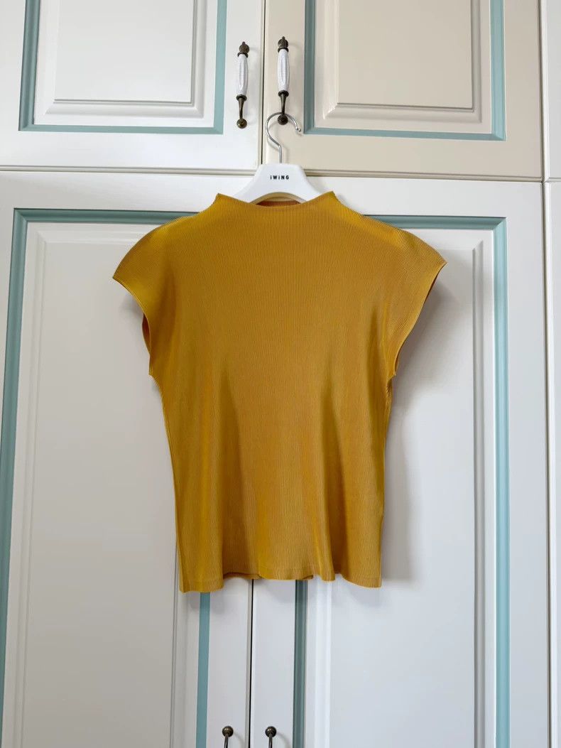 Issey Miyake issey miyake Pleated semi-high-neck yellow short-sleeved sh Size M / US 6-8 / IT 42-44 - 1 Thumbnail