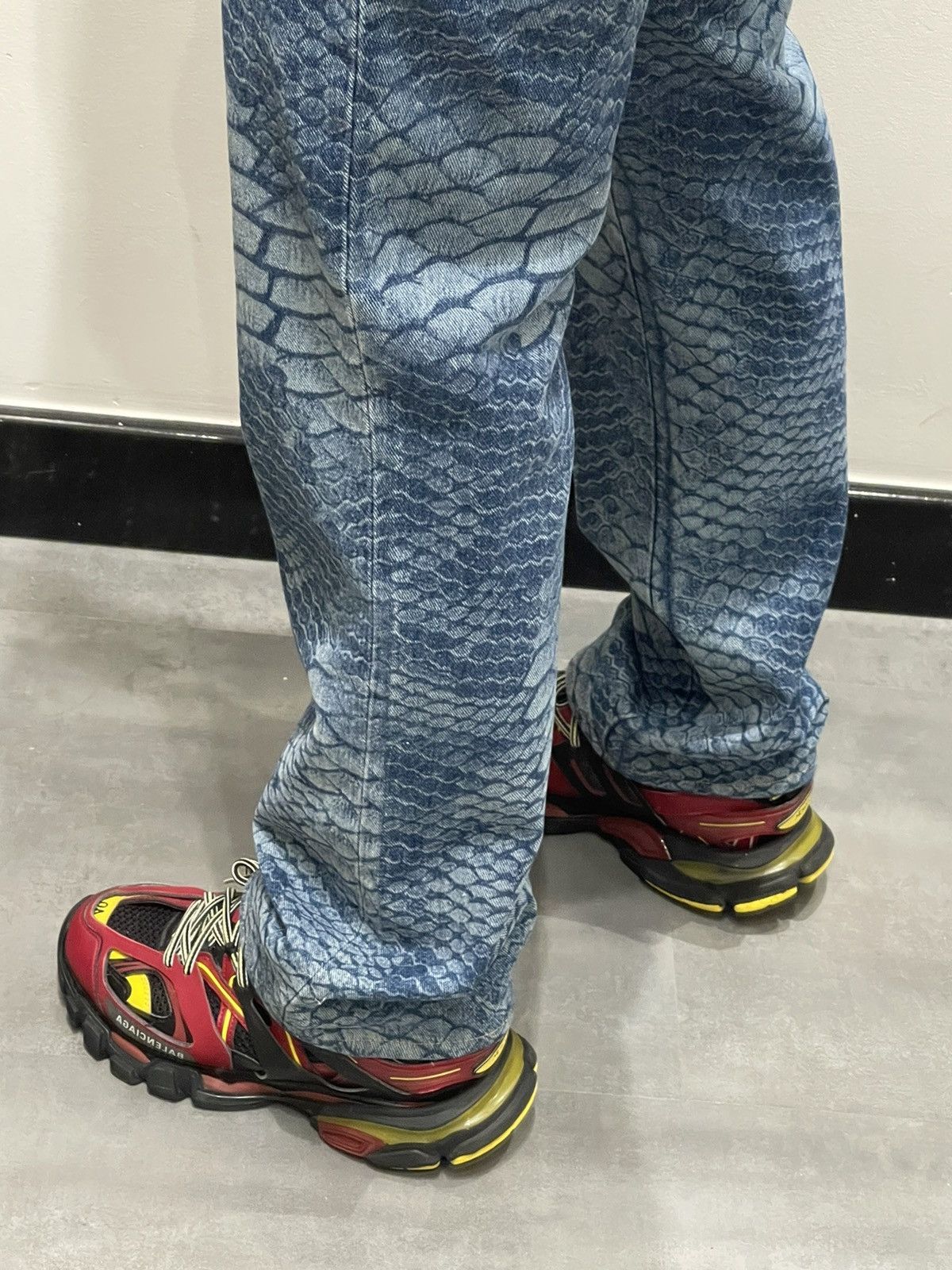 Maison Margiela !DS! SS22 Maison Margiela SnakeSkin Blue Pattern Denim Pants Size US 34 / EU 50 - 9 Thumbnail