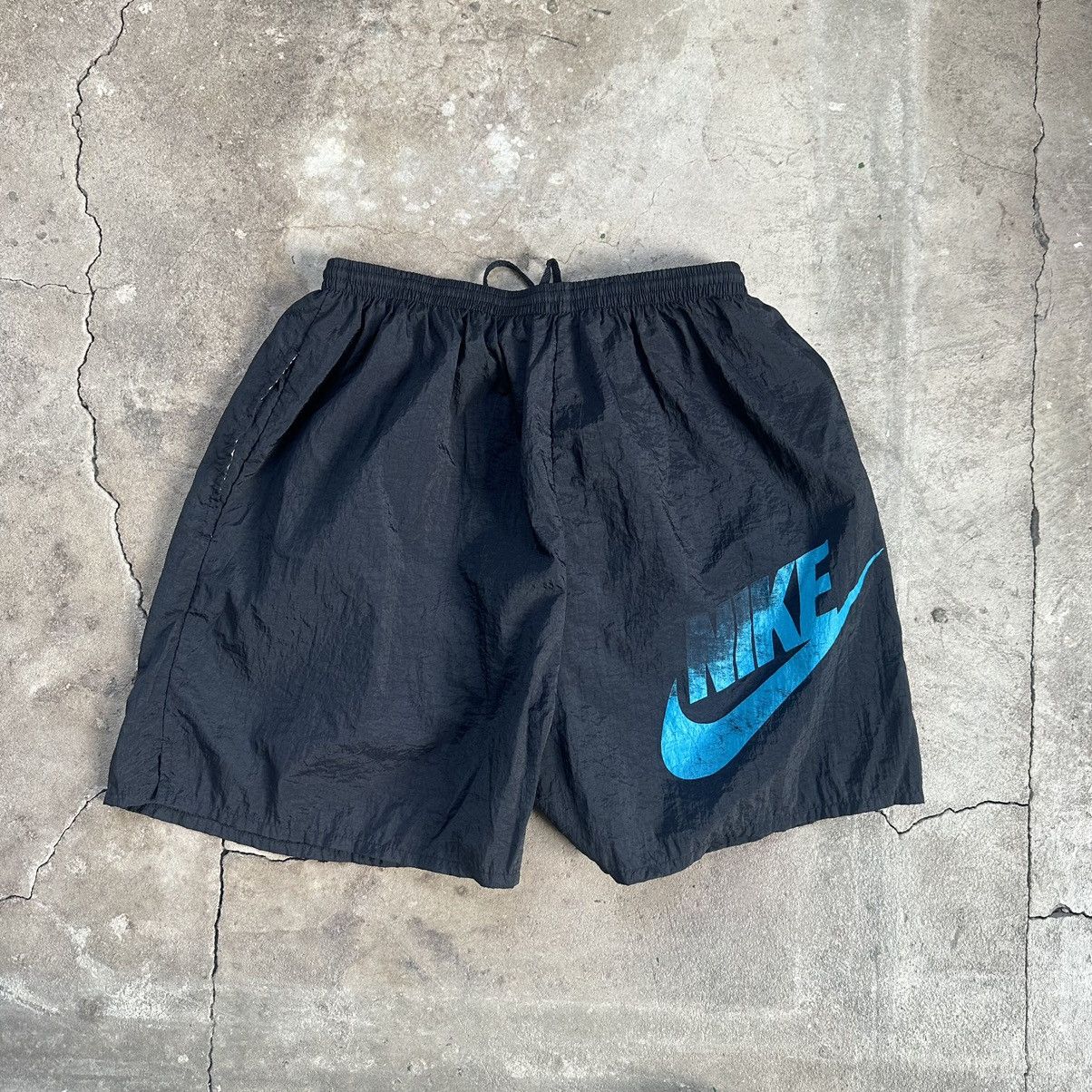Nike × Vintage 🔥90’s VINTAGE NIKE NYLON SHORTS RARE COLOUR SIZE L🔥 Size US 34 / EU 50 - 1 Thumbnail