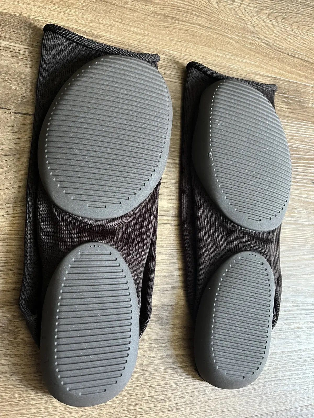 Yeezy YZY Pods Size 3 Size US 11 / EU 44 - 7 Thumbnail