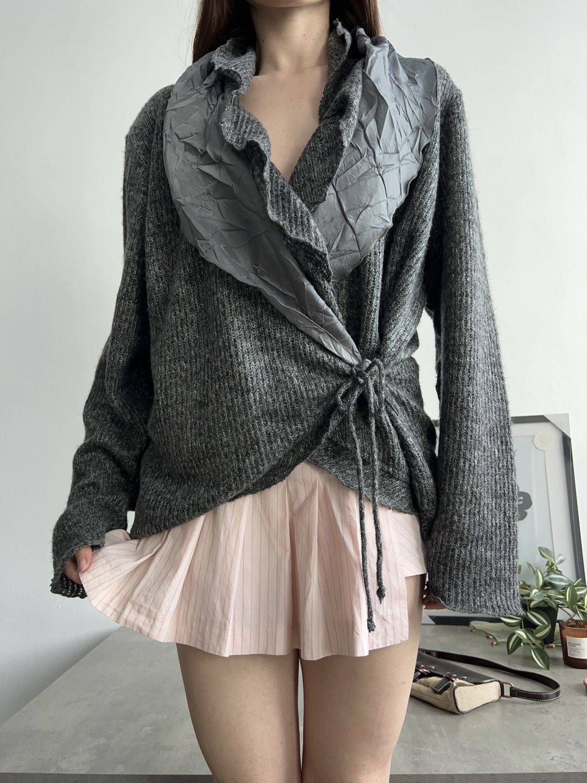 Vintage Vintage Gray Ruffle Beautiful Cardigan Cozy Retro Sweater Size XL / US 12-14 / IT 48-50 - 2 Thumbnail