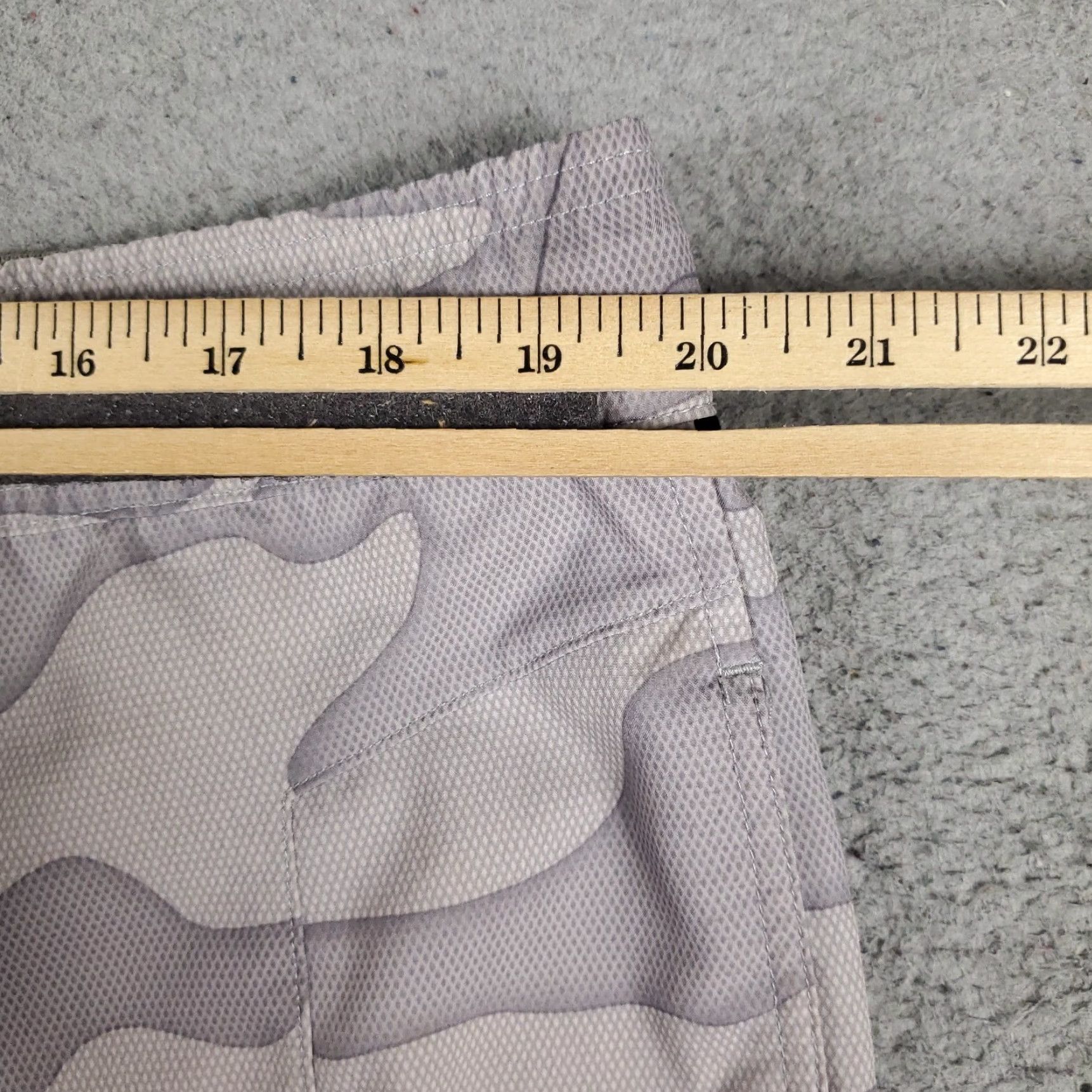 Reebok Reebok Shorts Mens Medium Gray Camouflage Beach Swim Trunks Board Shorts * Size US 31 - 4 Thumbnail