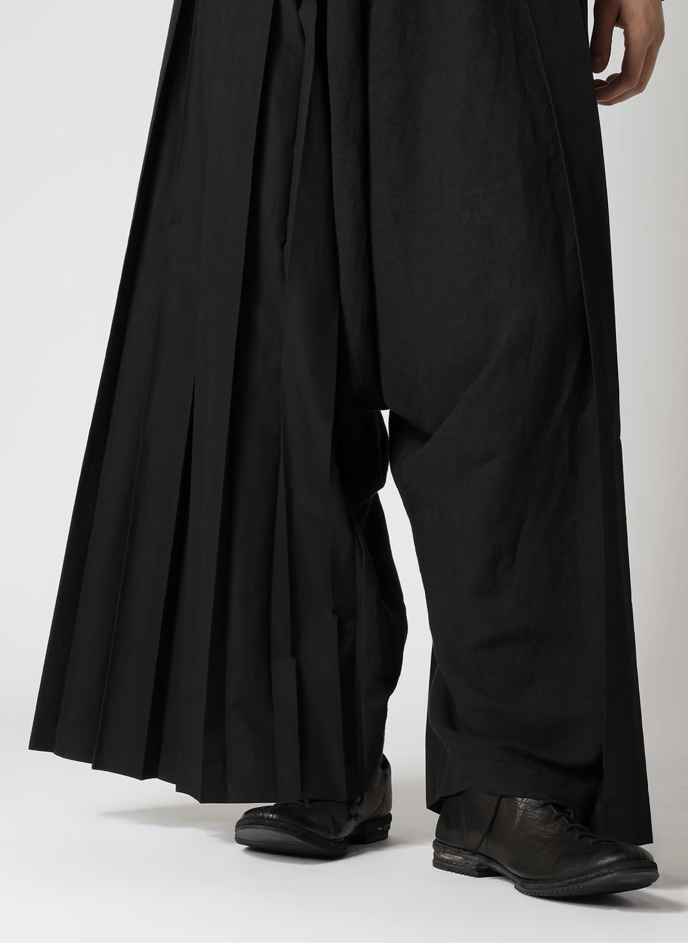 Yohji Yamamoto Yohji Yamamoto Pour Homme - PLEATED SAROUEL PANTS Size US 30 / EU 46 - 5 Thumbnail