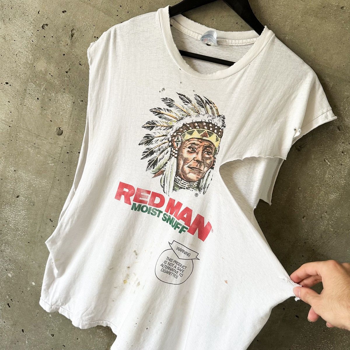 Vintage 90s THRASHED Red Man Moist Snuff Sleeveless Shirt Size US L / EU 52-54 / 3 - 1 Thumbnail