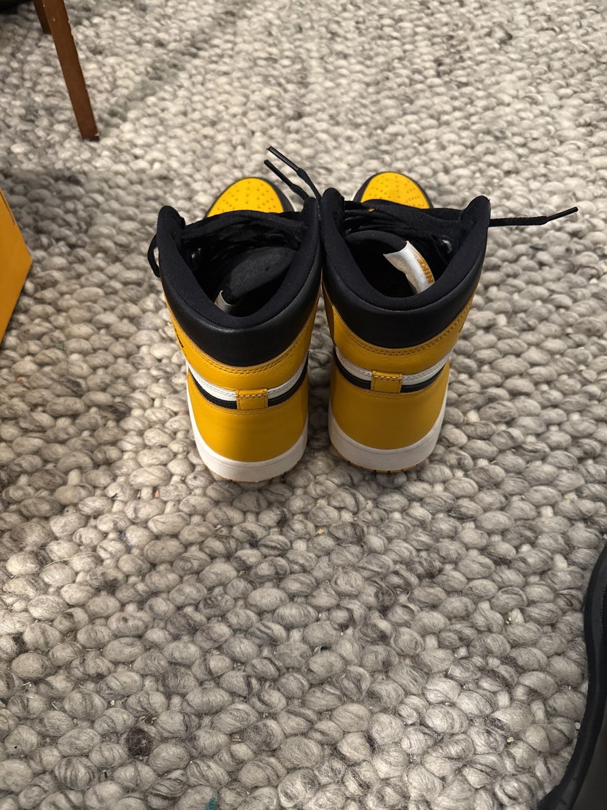 Jordan Brand Jordan 1 High retro og taxi Size US 9 / EU 42 - 4 Thumbnail