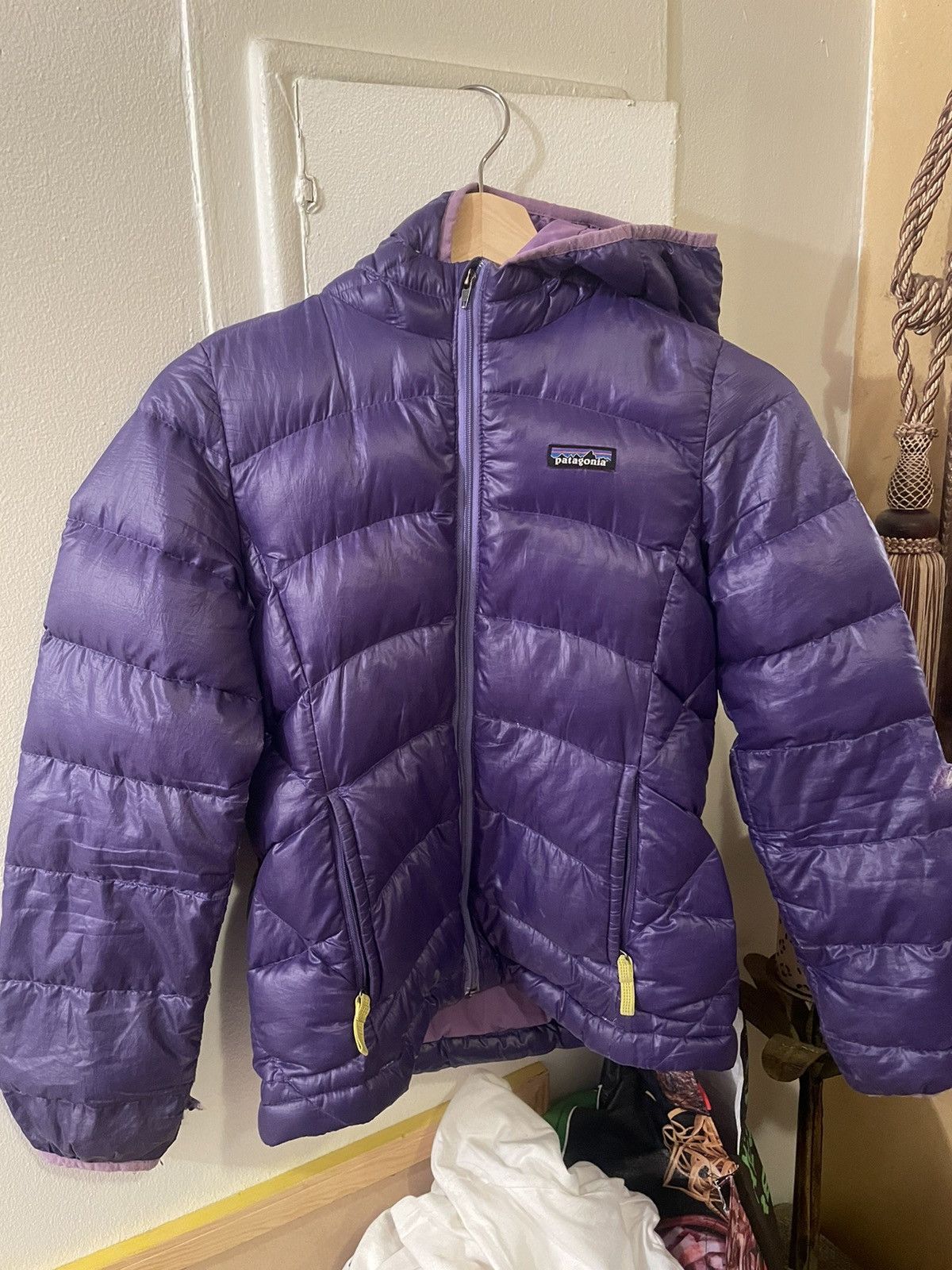 image of Patagonia Hi-Loft Down Puffer Jacket Hood Girls 68211 L in Purple, Women's (Size Medium)
