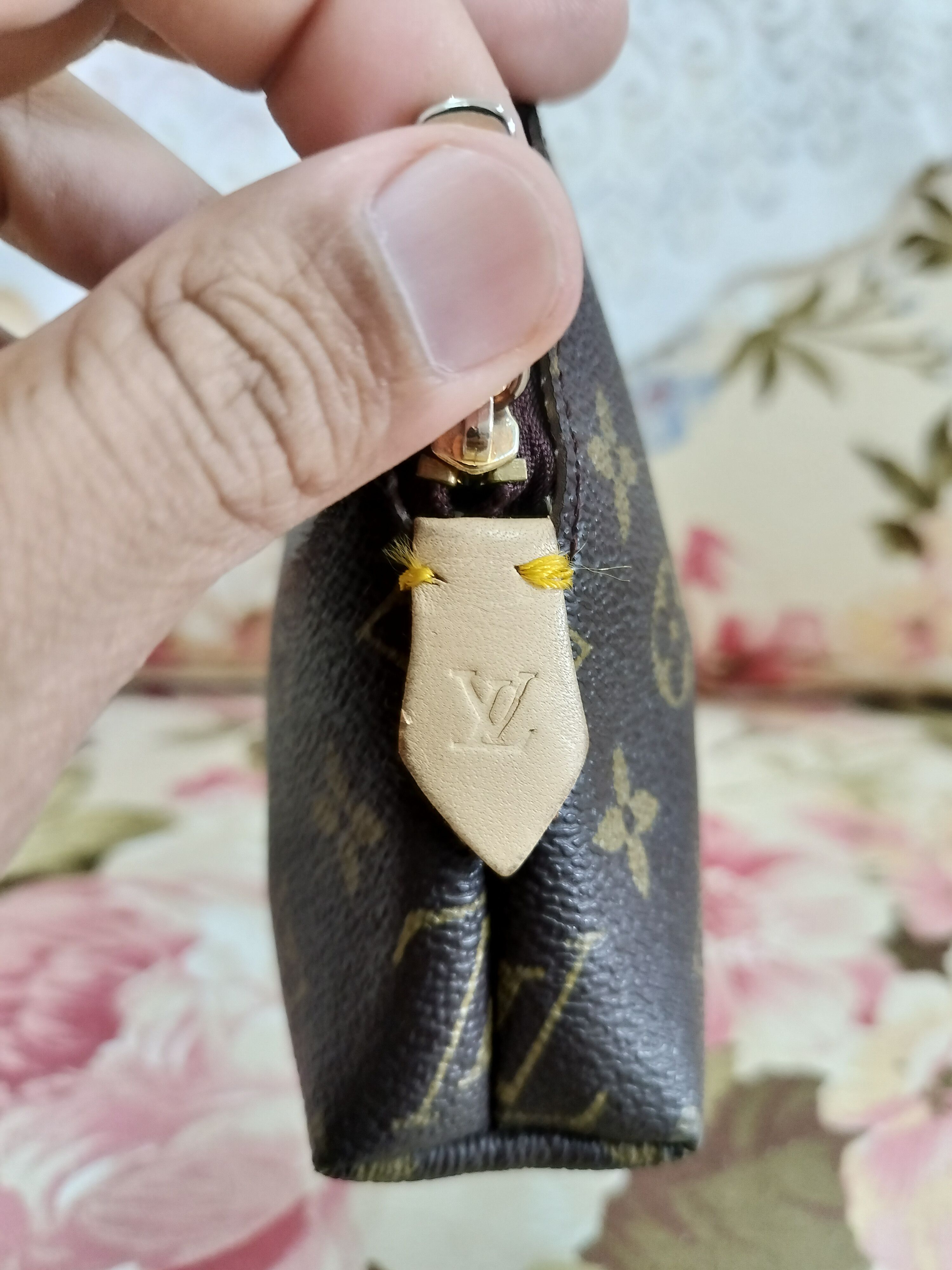 Louis Vuitton Vintage Louis Vuitton LV cosmetics bag Size ONE SIZE - 5 Thumbnail